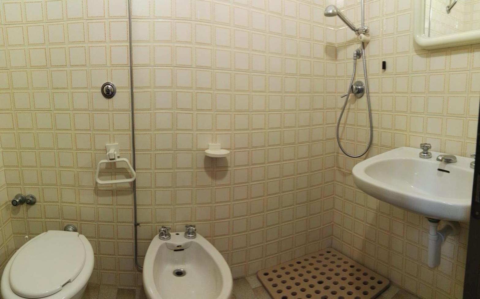 Double or Twin Room with Private Bathroom - Photo 5