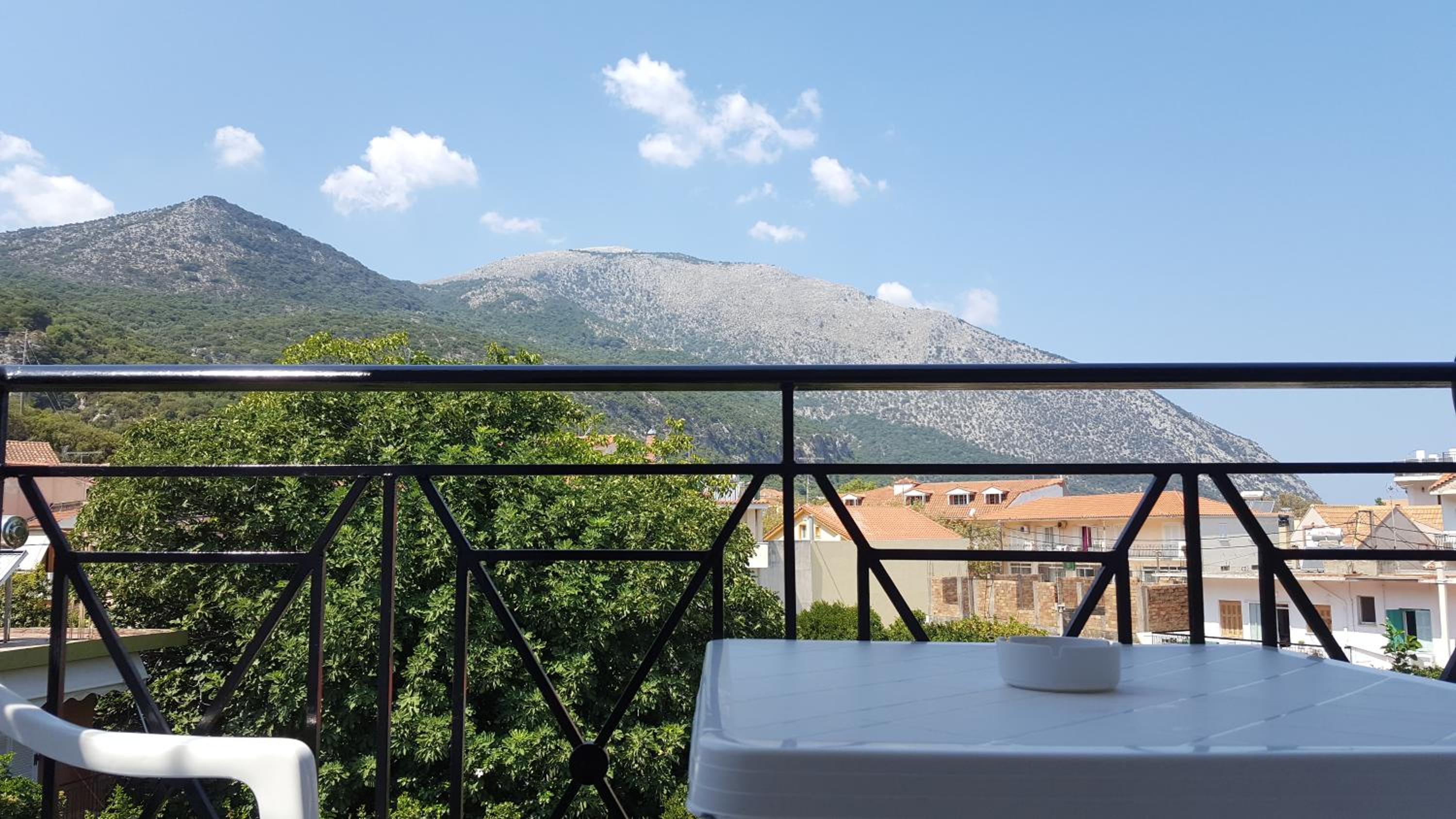 Studio with Mountain View