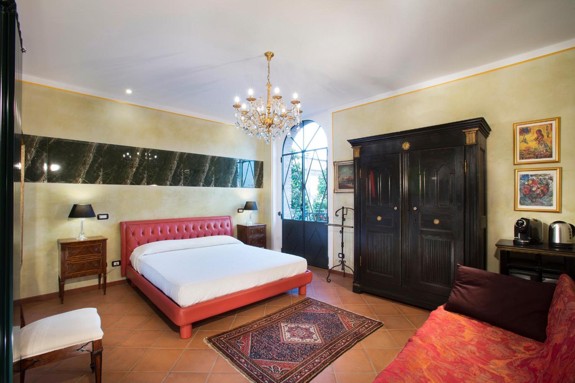 Large Double Room photo 3