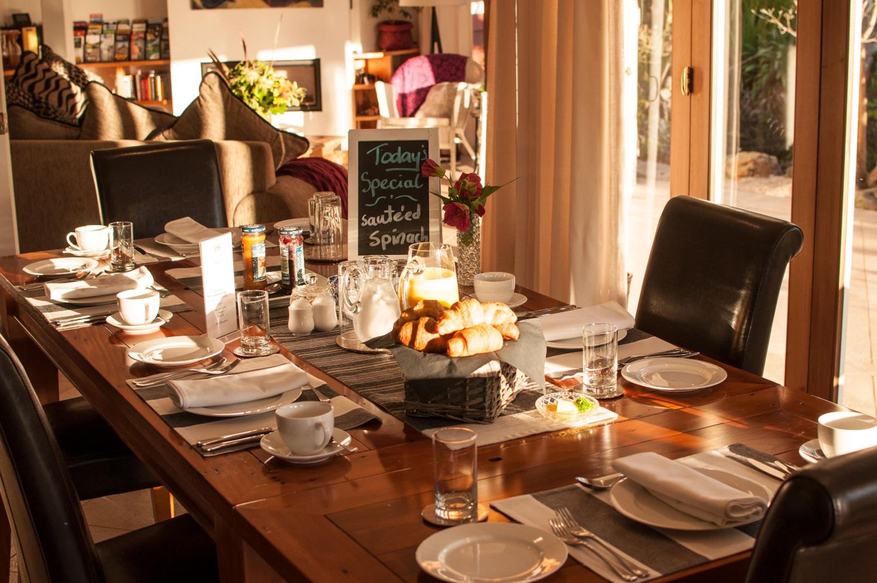 Deluxe King Suite - Photo 7
