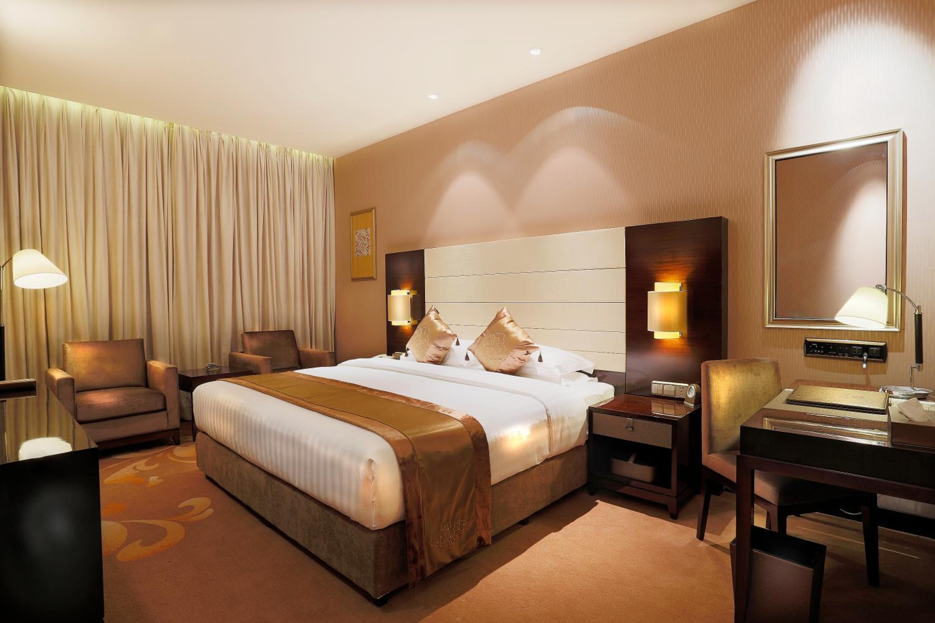 Deluxe Business Suite  - Photo 3