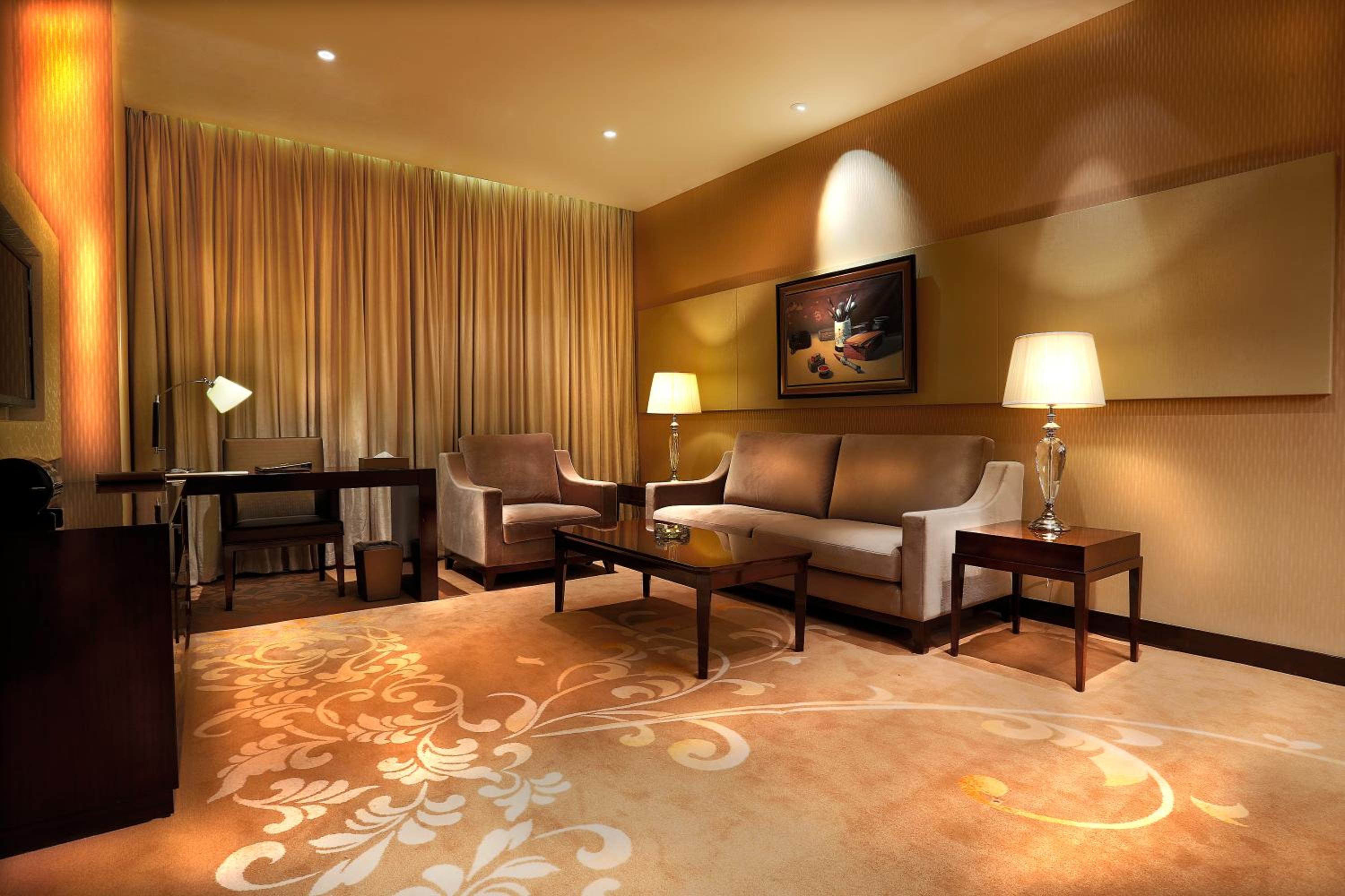 Deluxe Business Suite  - Photo 4