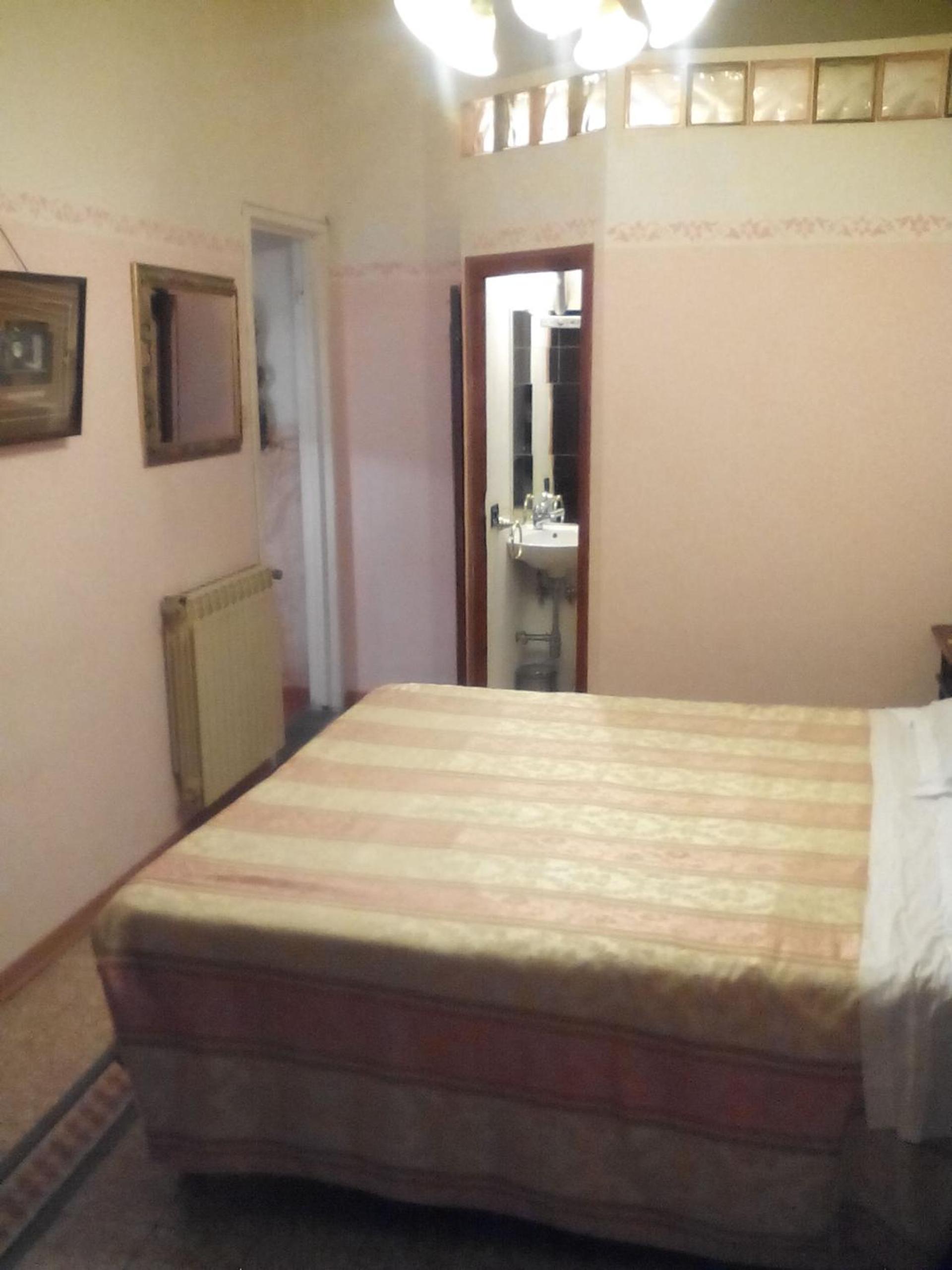 Double Room with Private Bathroom photo 1