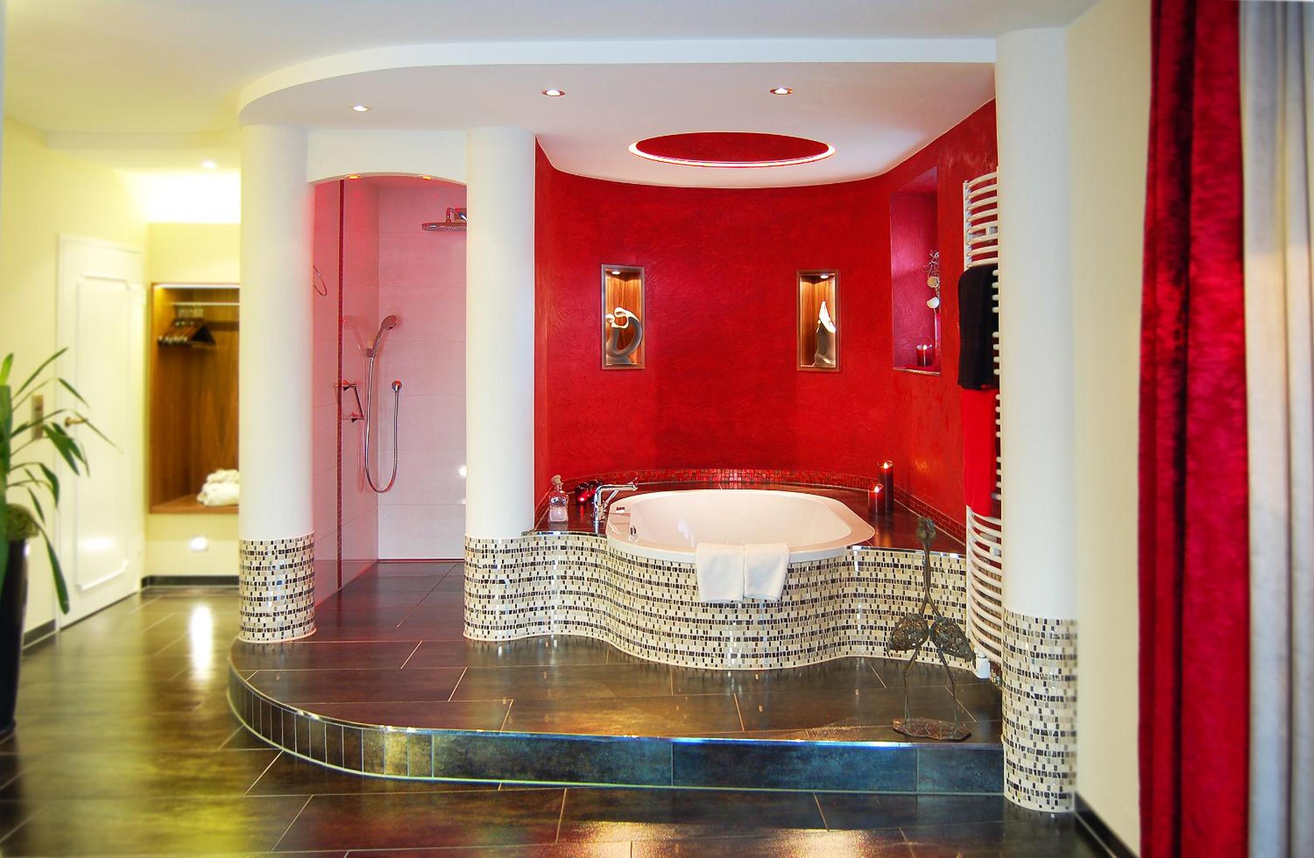 Luxury Suite with Spa Bath - Photo 12