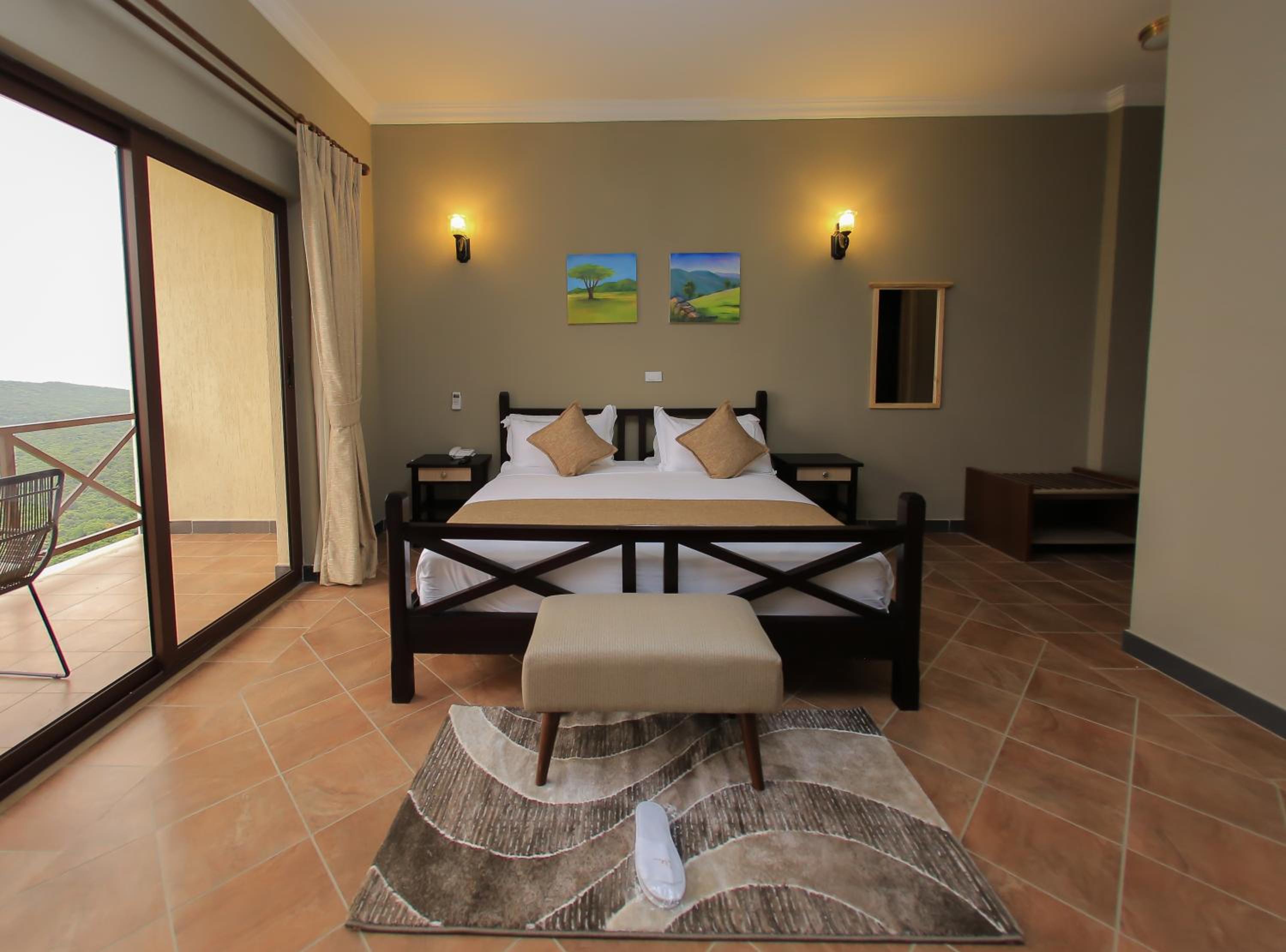 Family Room with Garden View - Photo 5