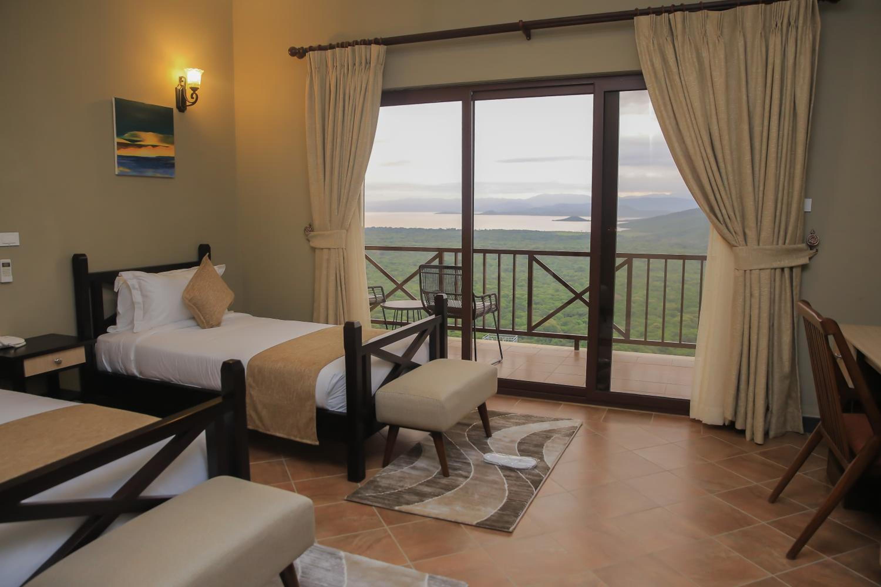 Twin Room with Lake View - Photo 2