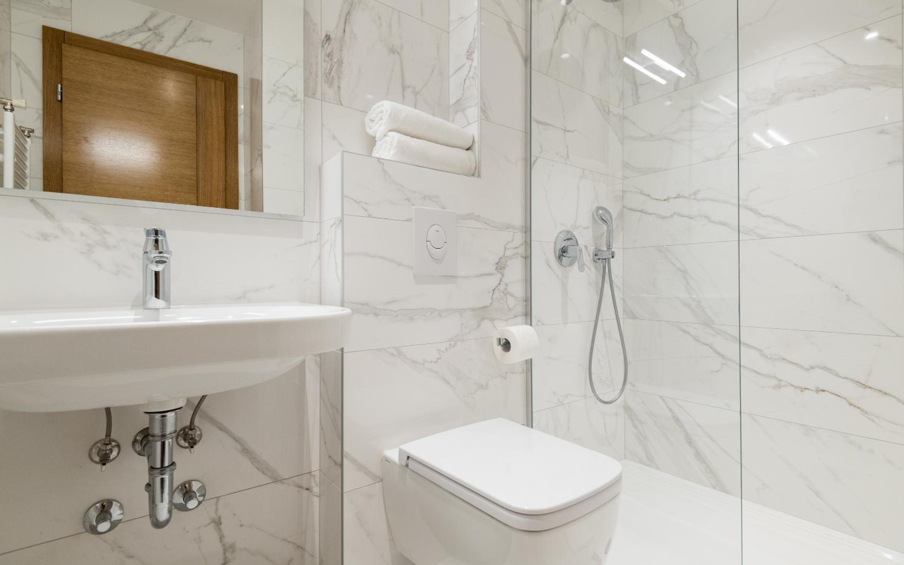 Deluxe Double or Twin Room with Balcony and Sea View photo 3