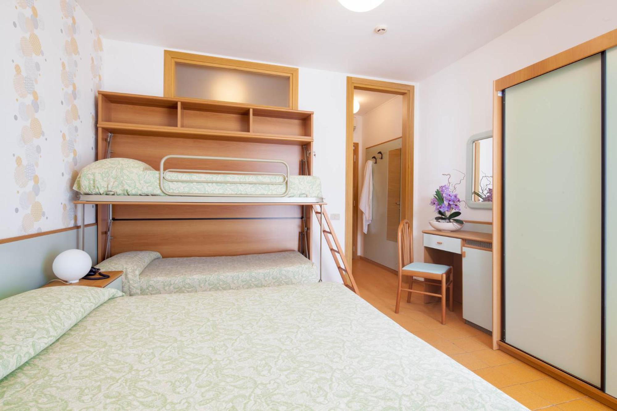 Family Room (2 Adults + 2 Children) With Balcony