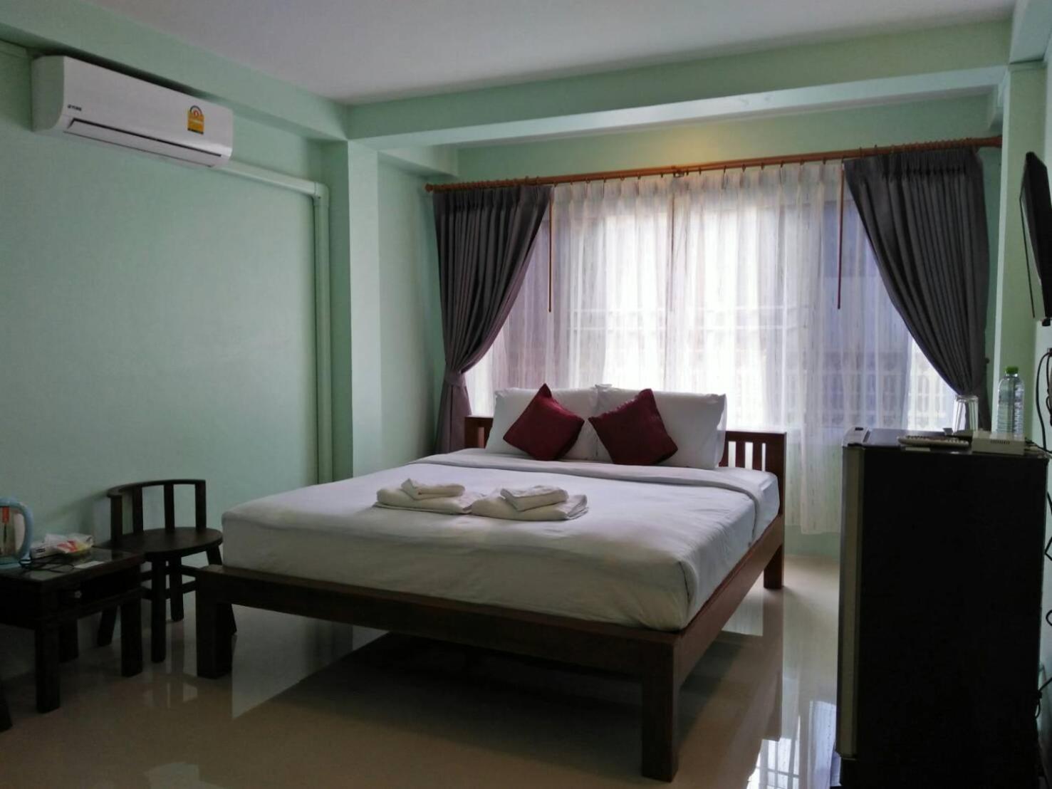 Deluxe King Room - Photo 5