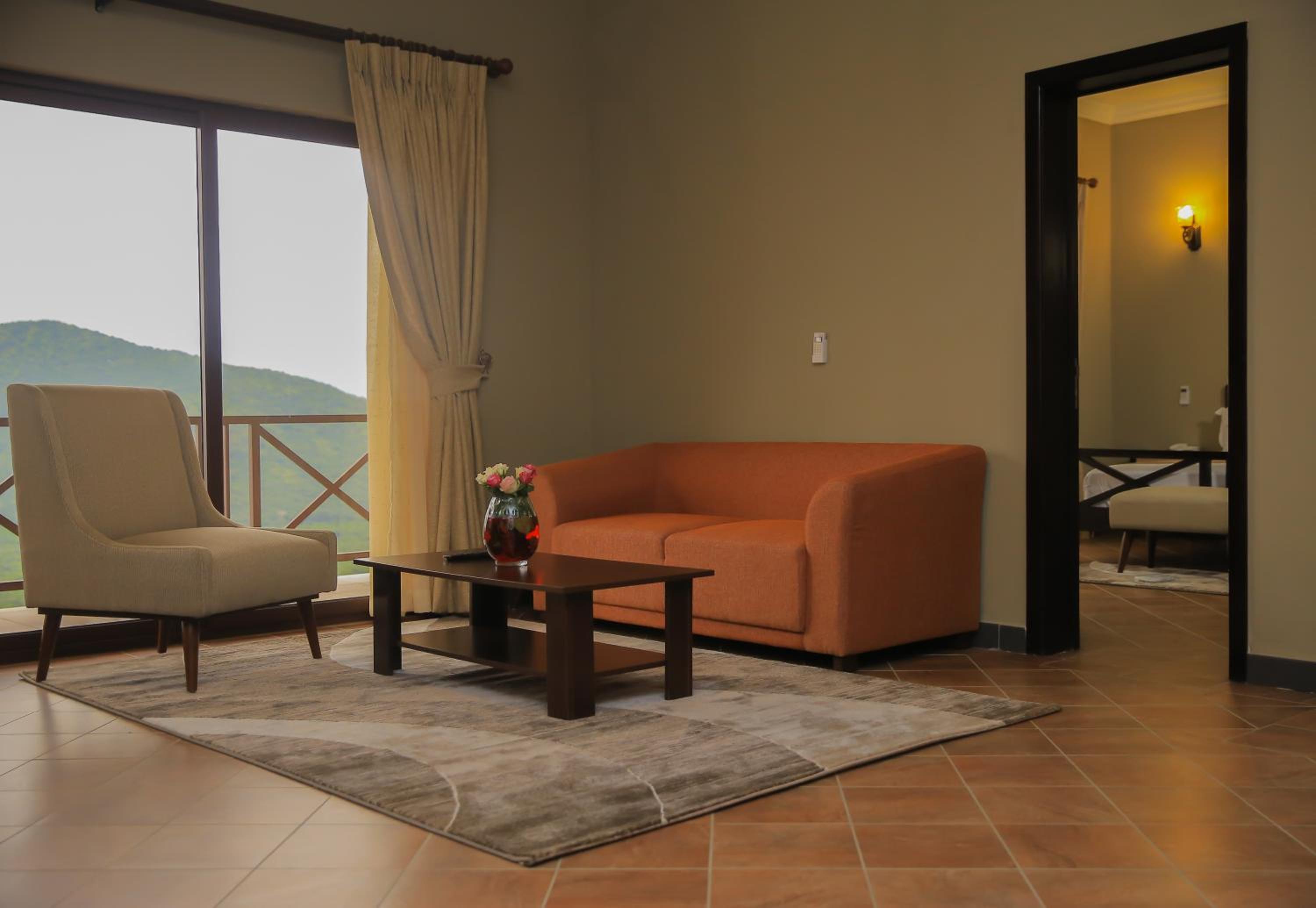 Suite - Photo 3