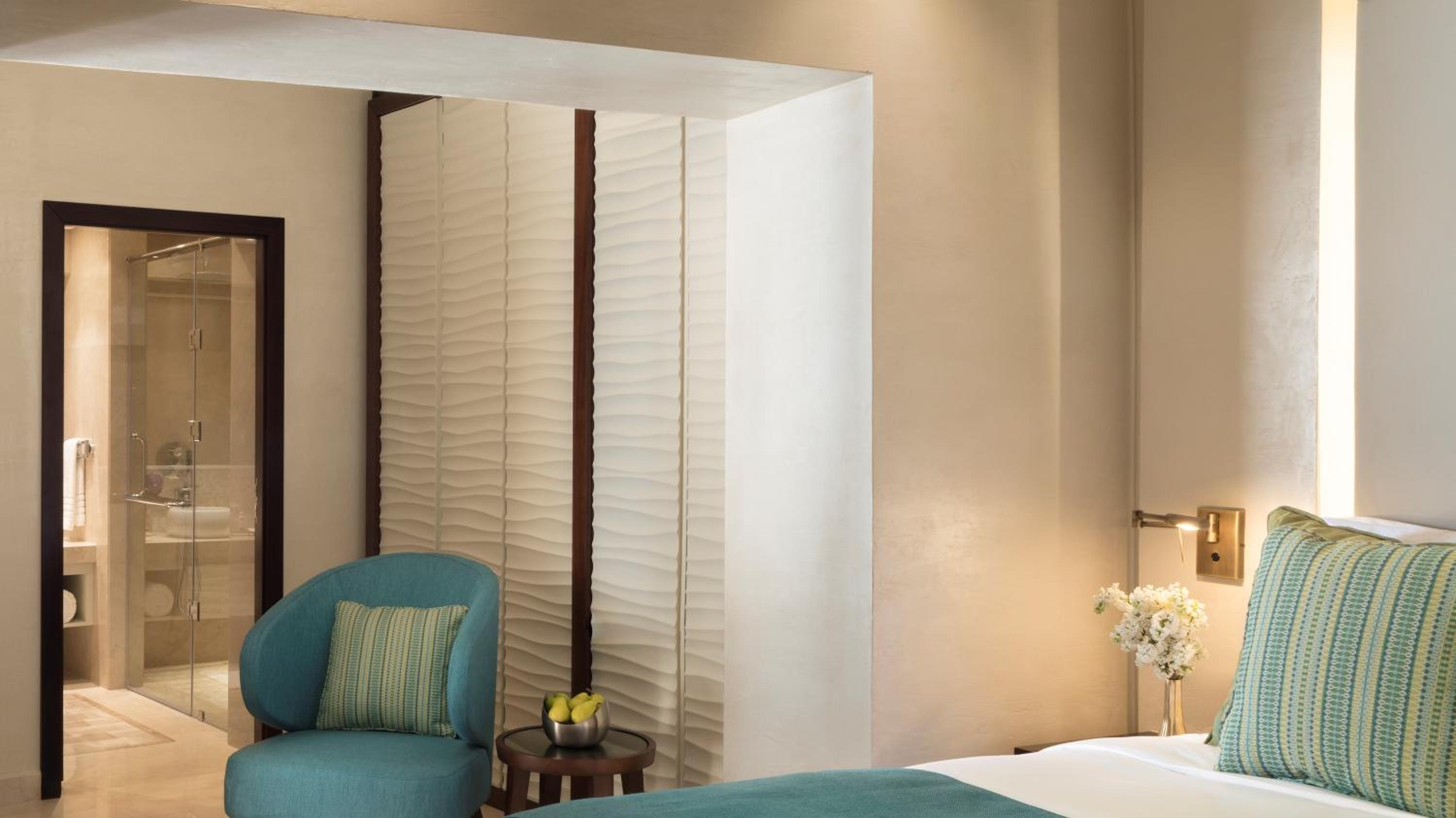 Superior Room- King photo 3