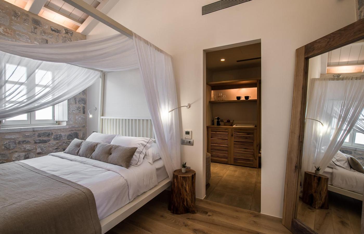 Deluxe Suite with Sea View photo 3