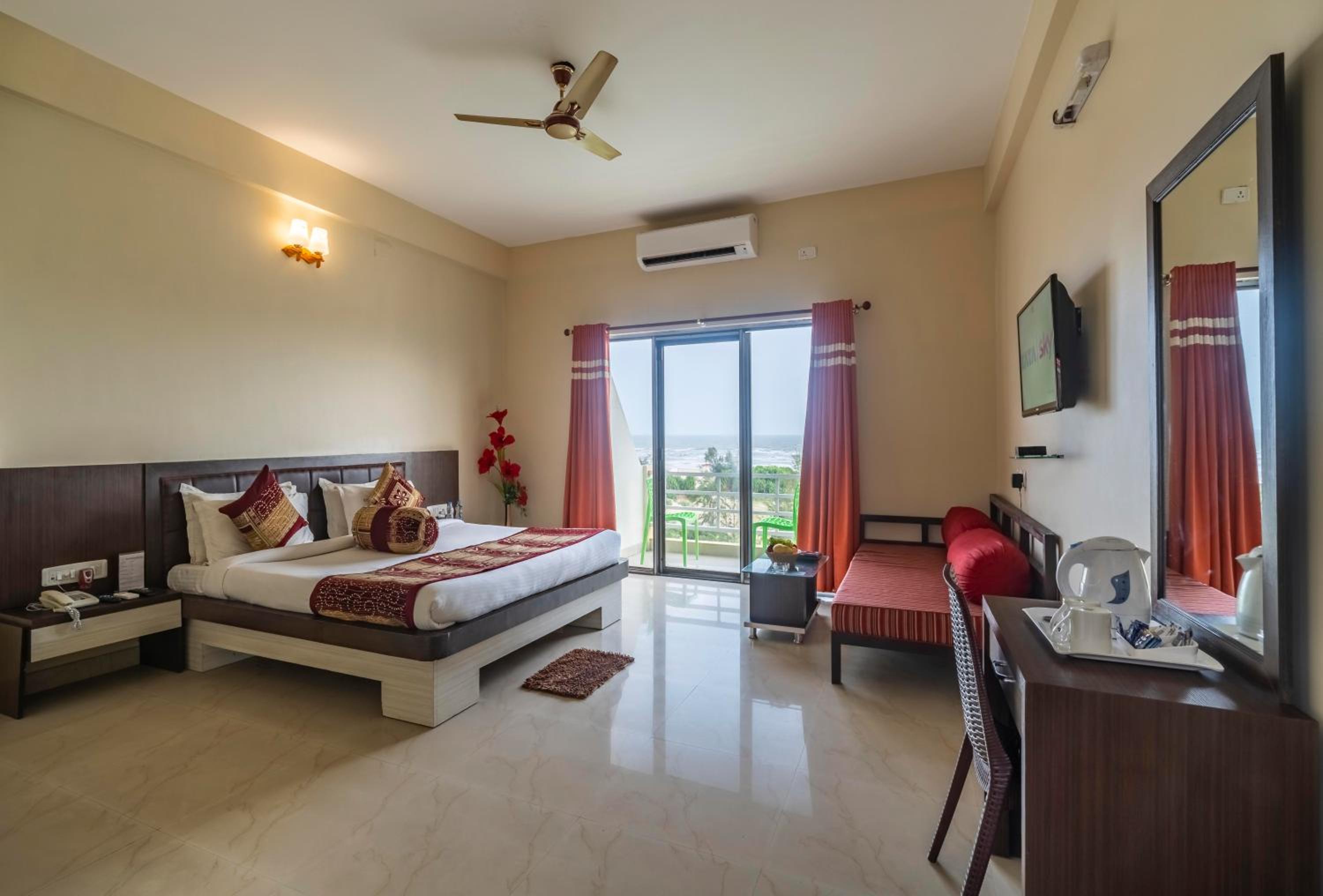 Standard Double or Twin Room with Balcony - Photo 1