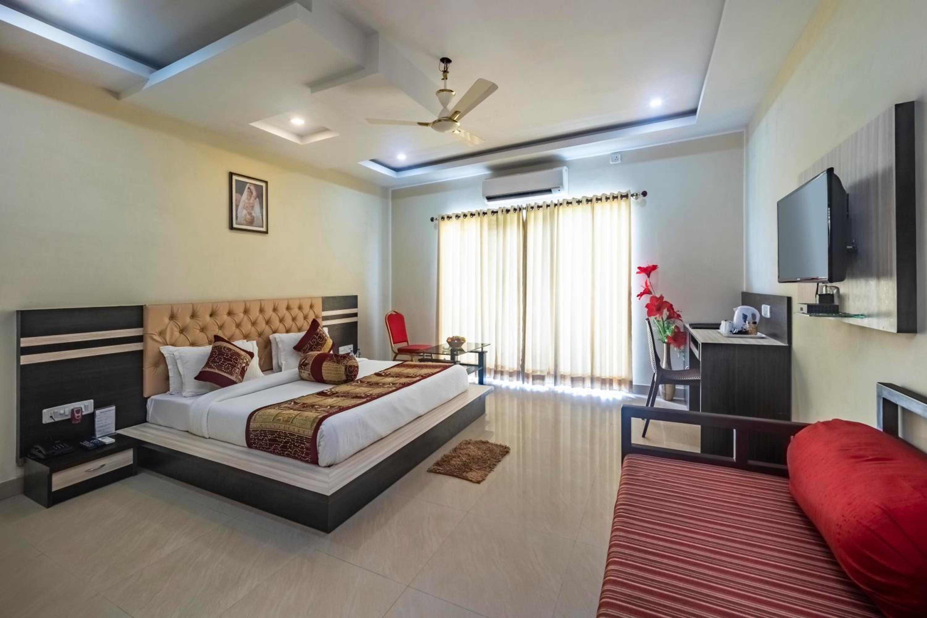 Standard Double or Twin Room with Balcony - Photo 3