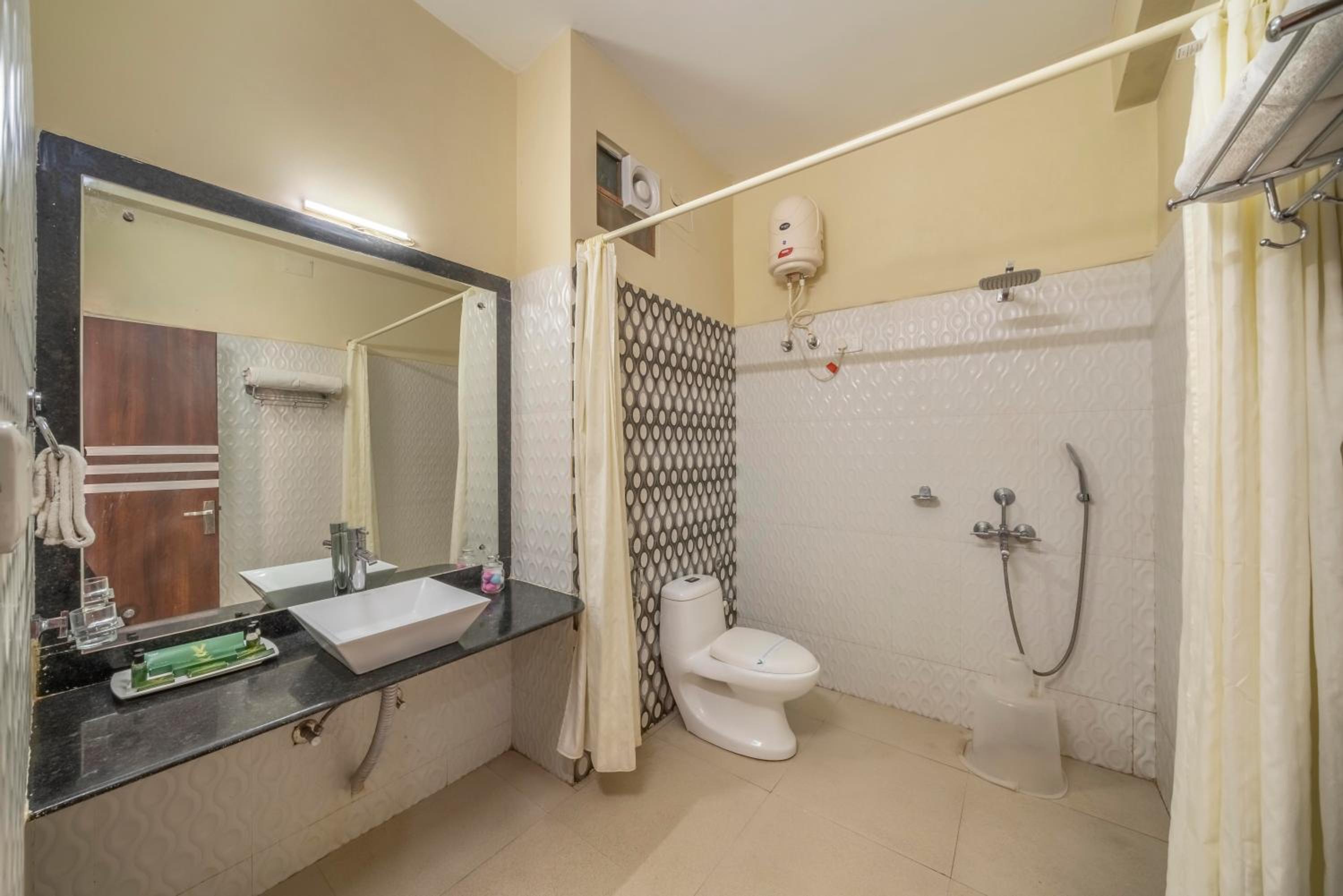 Standard Double or Twin Room - Photo 3