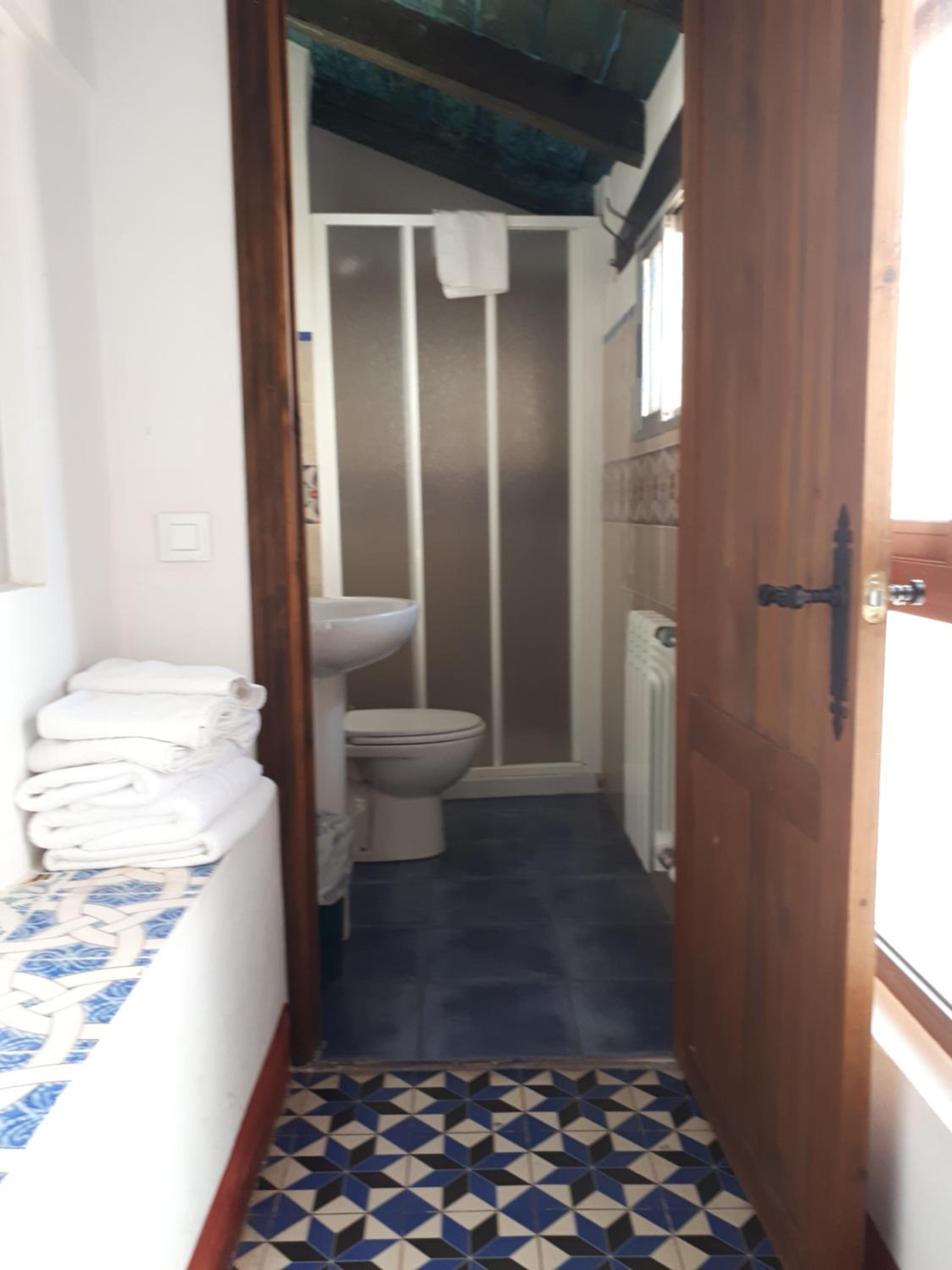 Quadruple Room - Photo 7