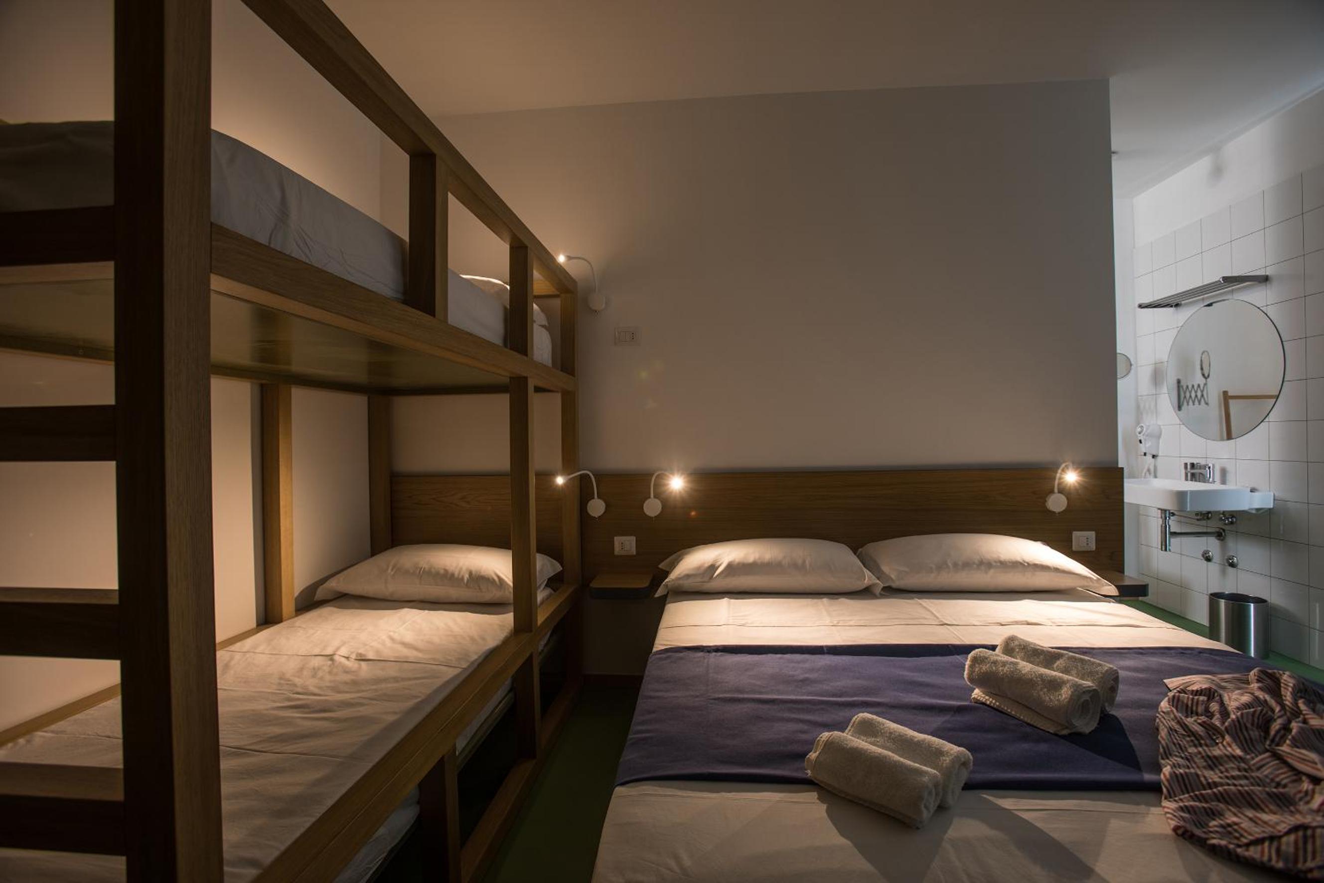 Quadruple Room with Balcony photo 3