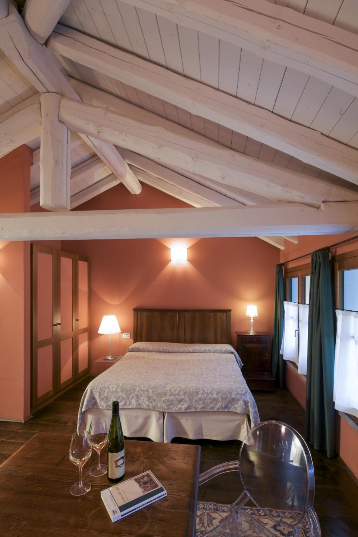 Deluxe Room (2 Adults + 1 Child) - Photo 5