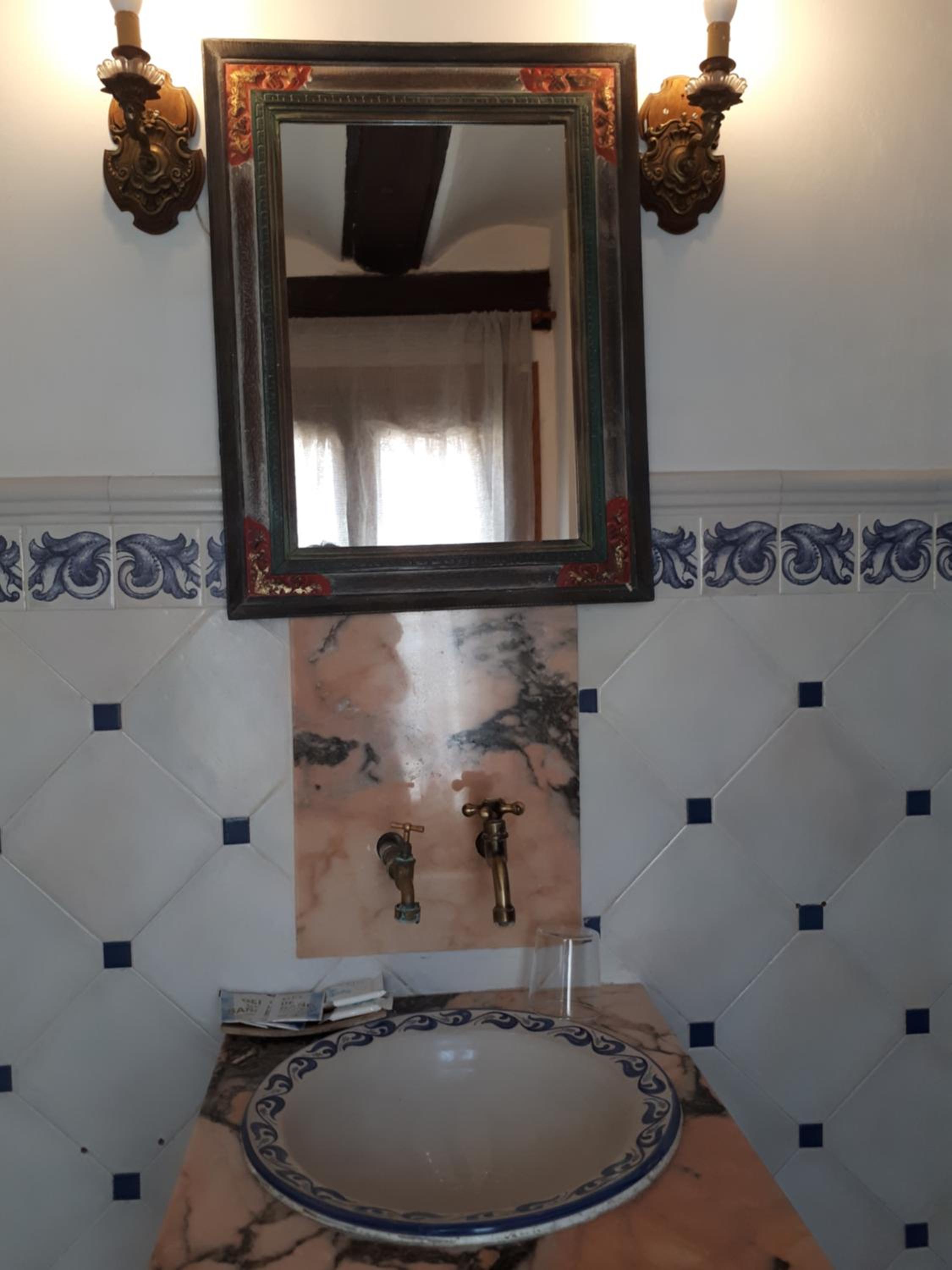 Double or Twin Room - Photo 14