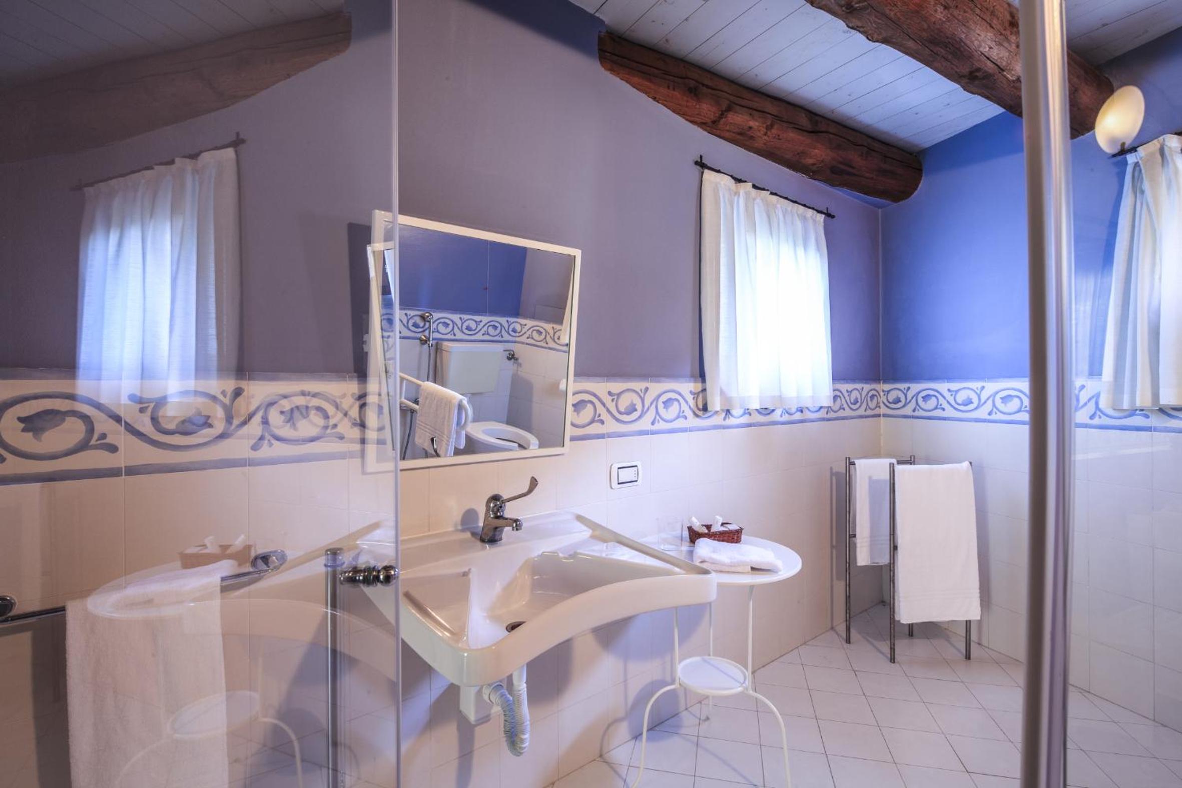 Suite - Photo 3