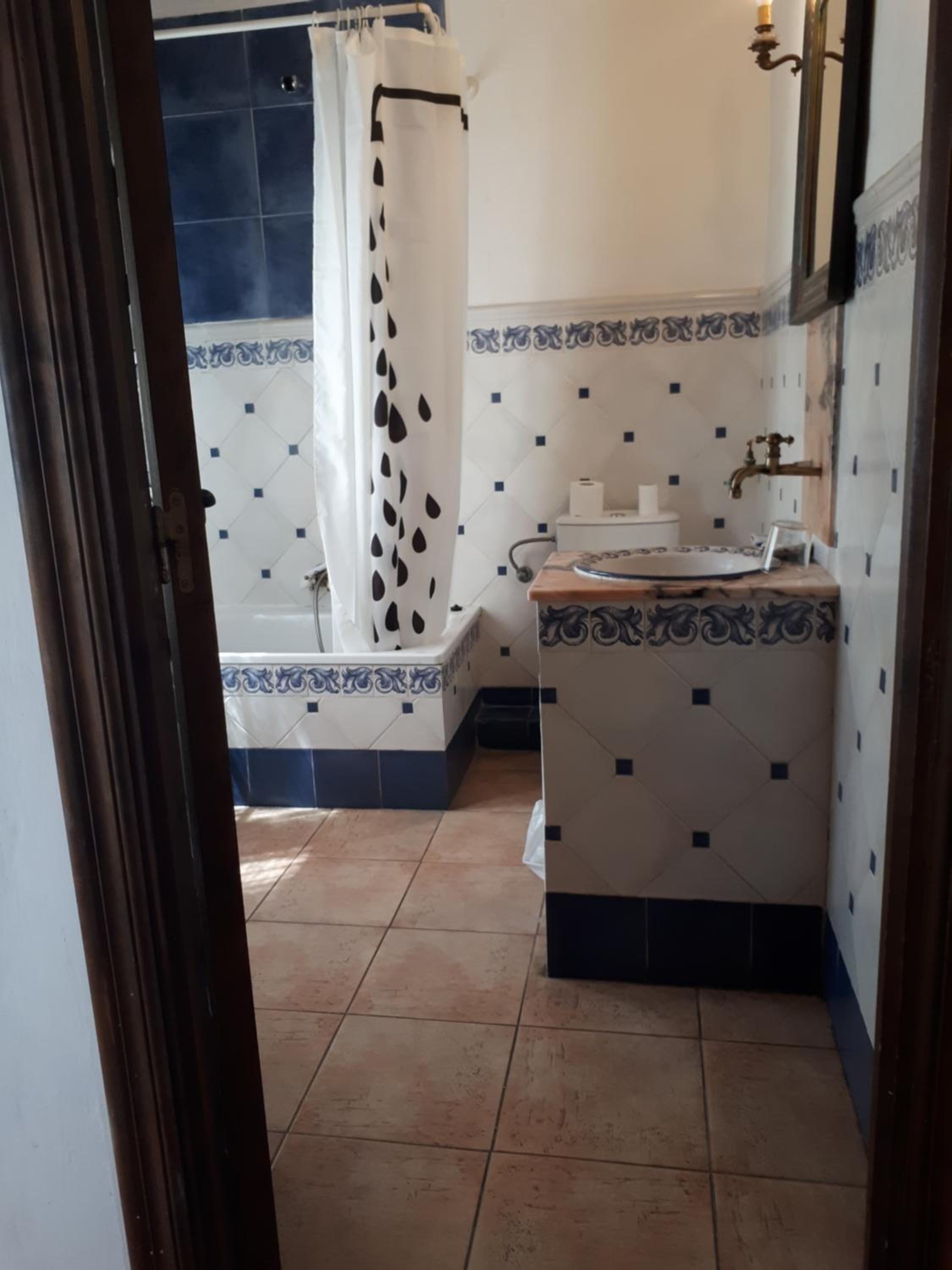Double or Twin Room - Photo 2