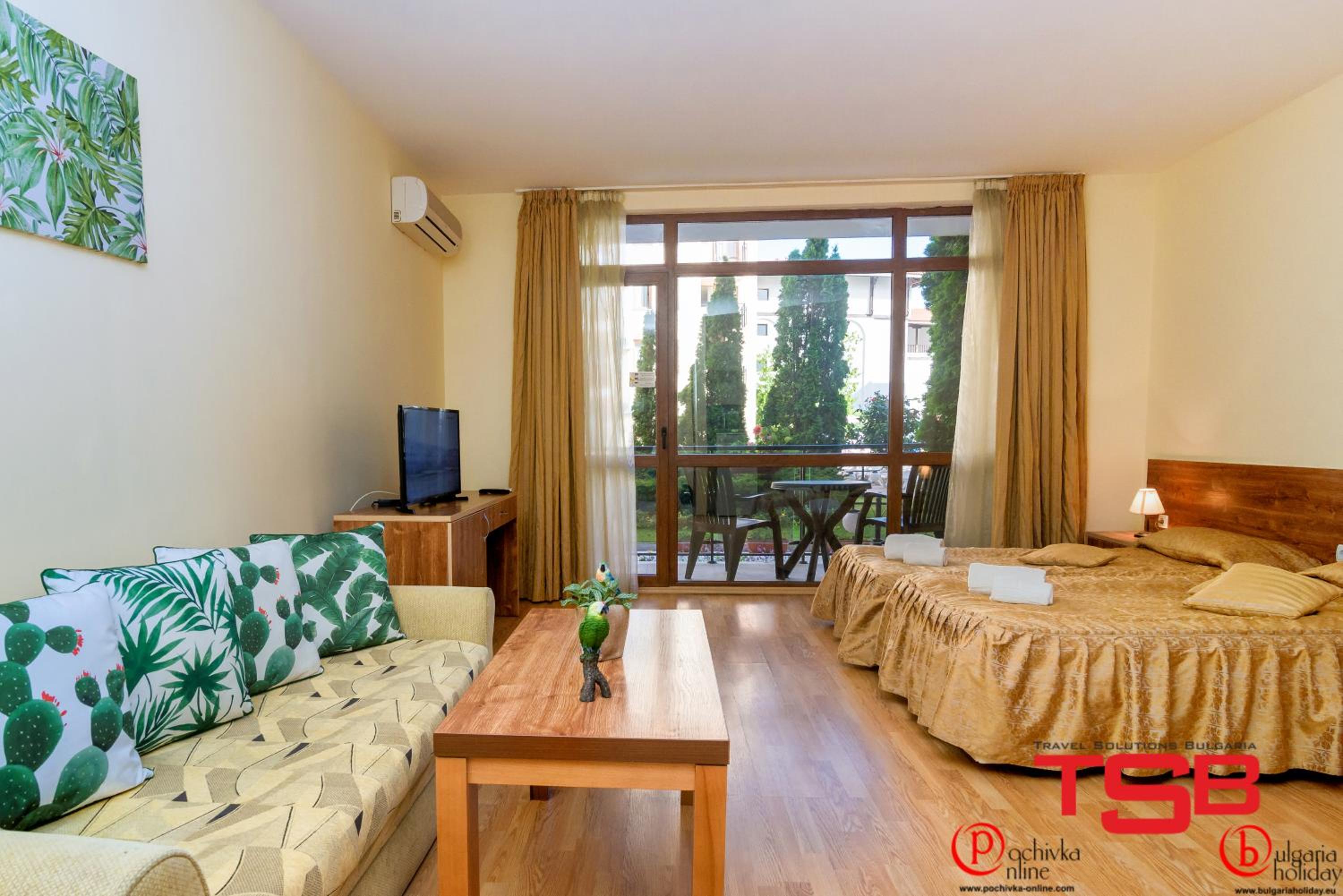 带阳台的工作室(3位成人)