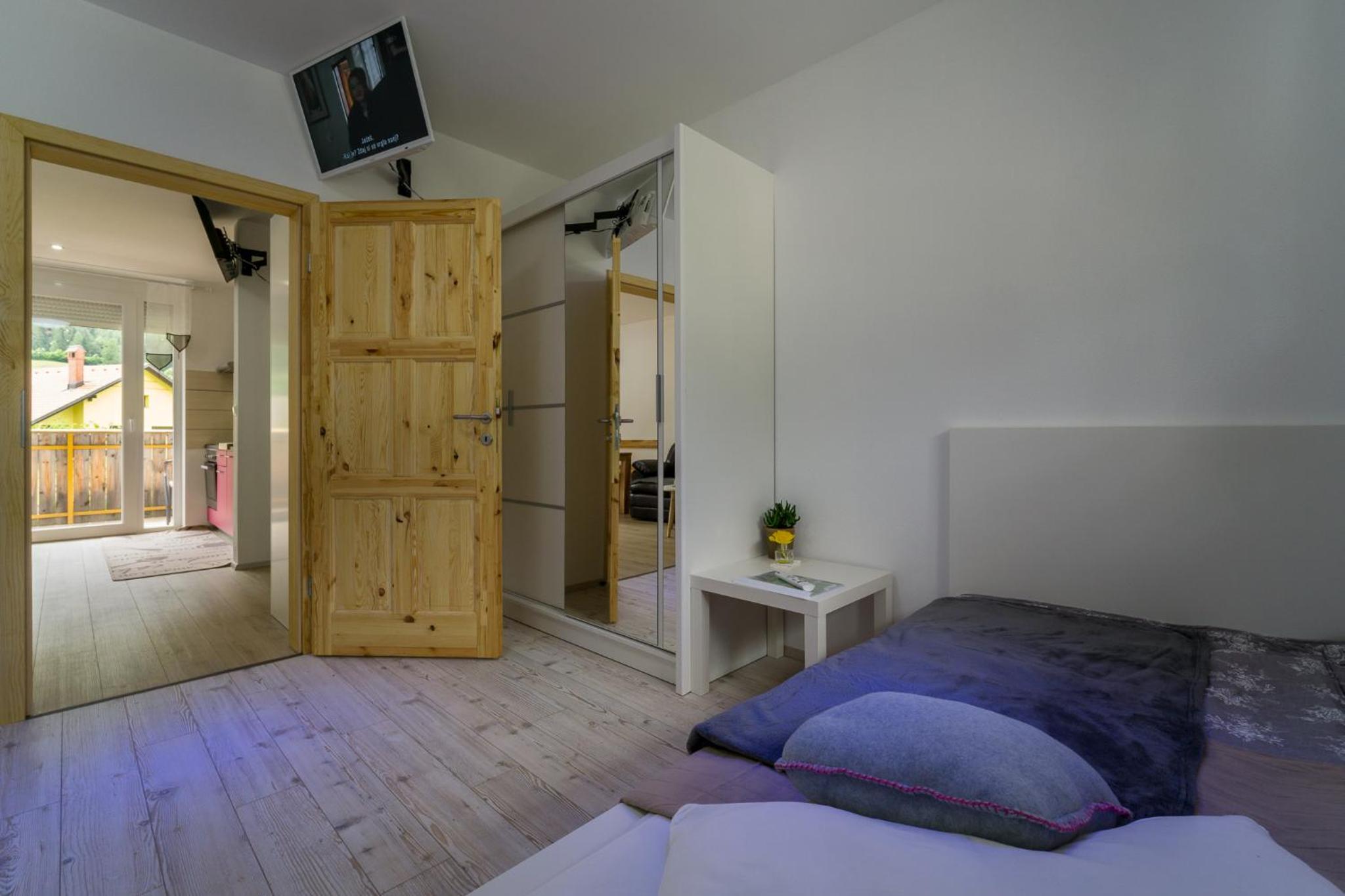 Apartment with Mountain View - Photo 5