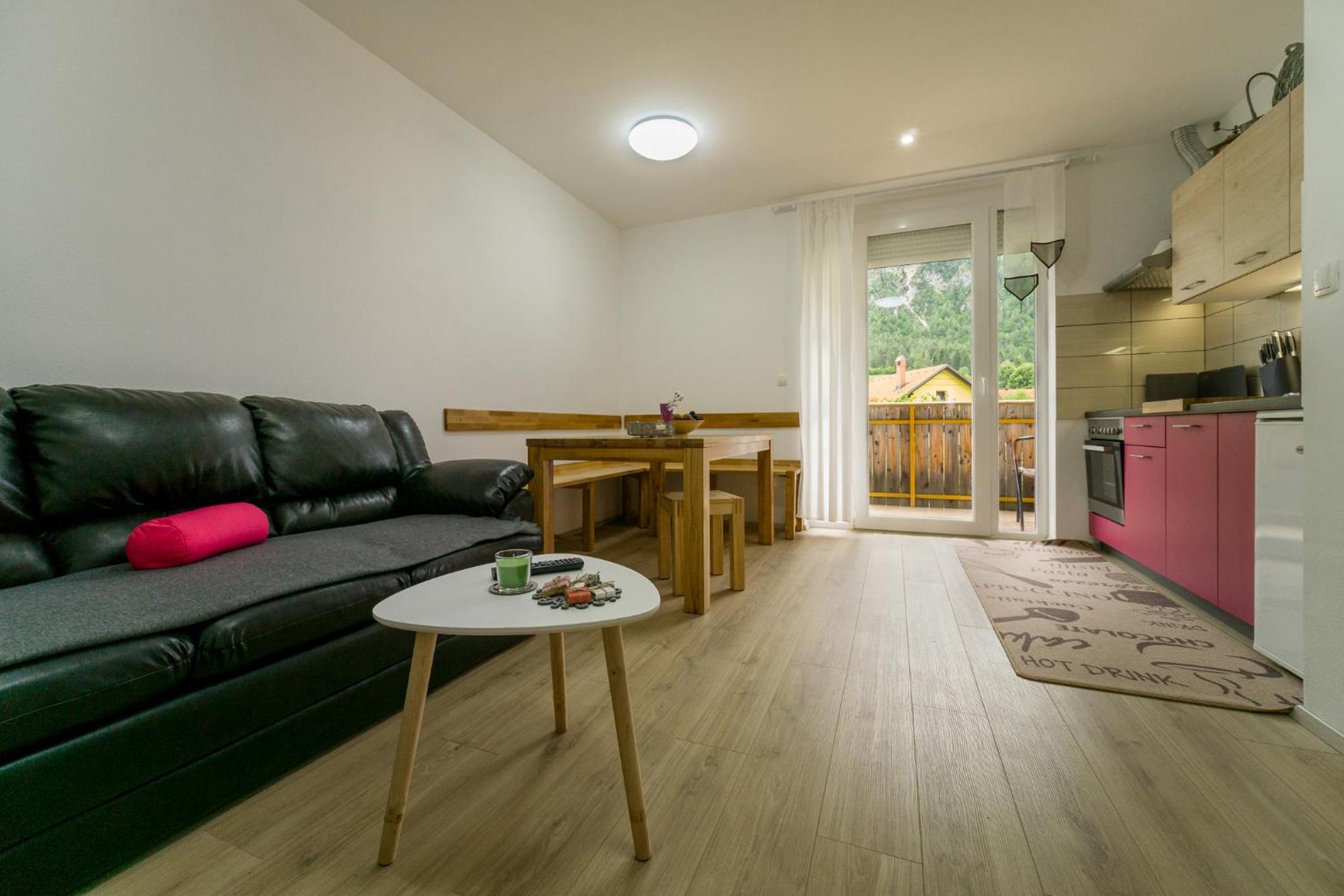 Apartment with Mountain View - Photo 2