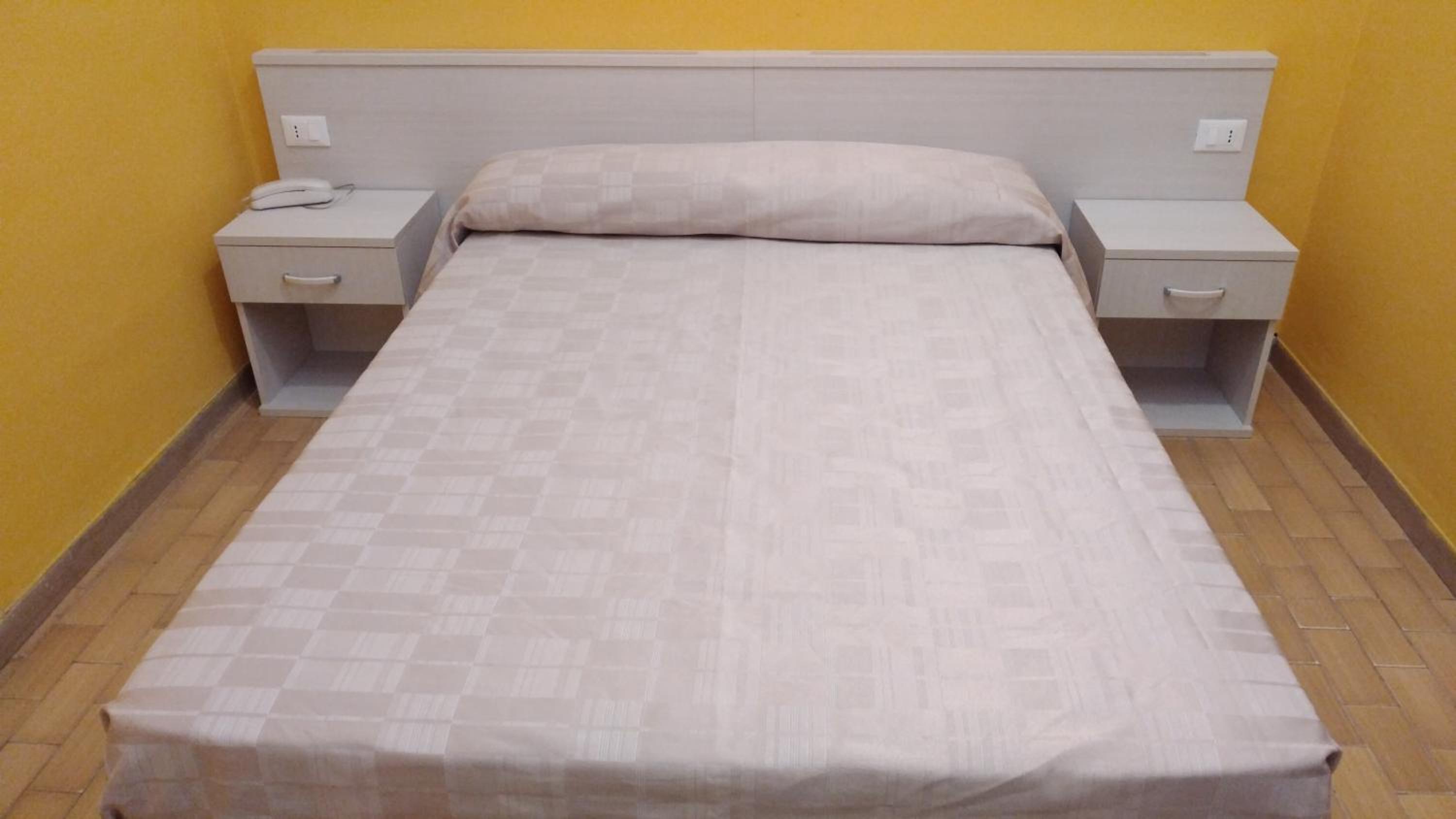 Double Room - Photo 4