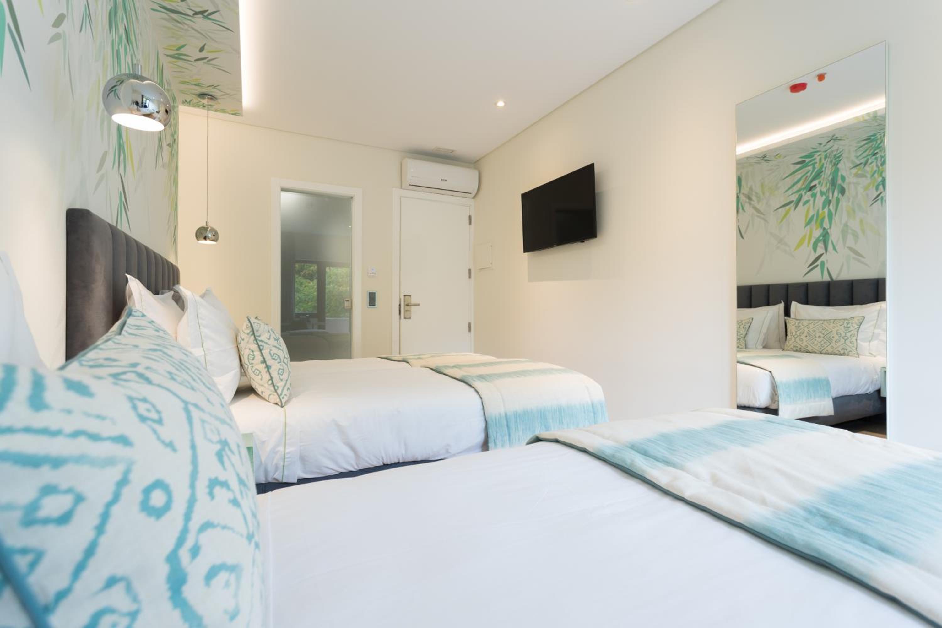 Twin Room with Private Bathroom photo 2