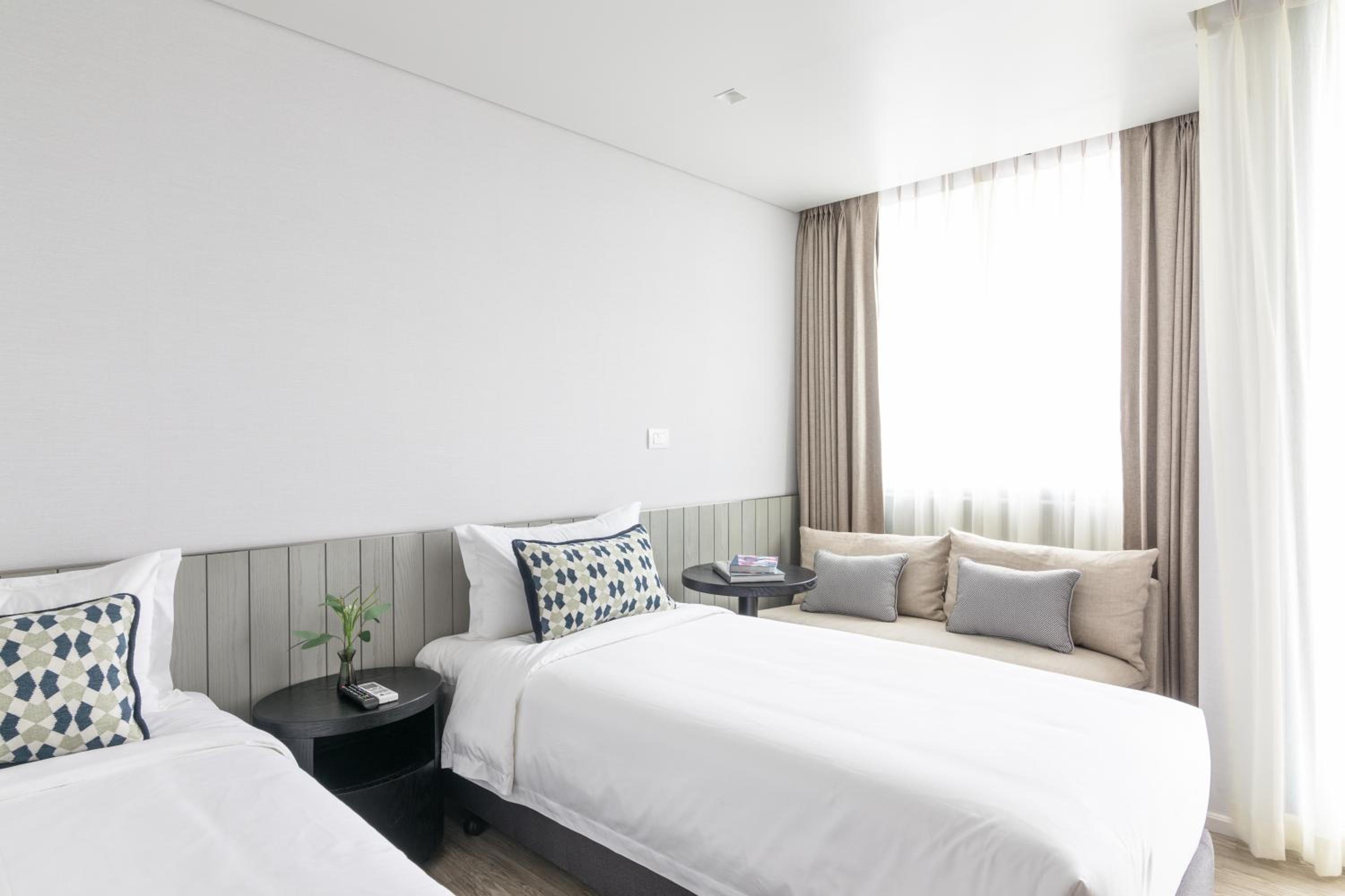 Premium Twin Room photo 3