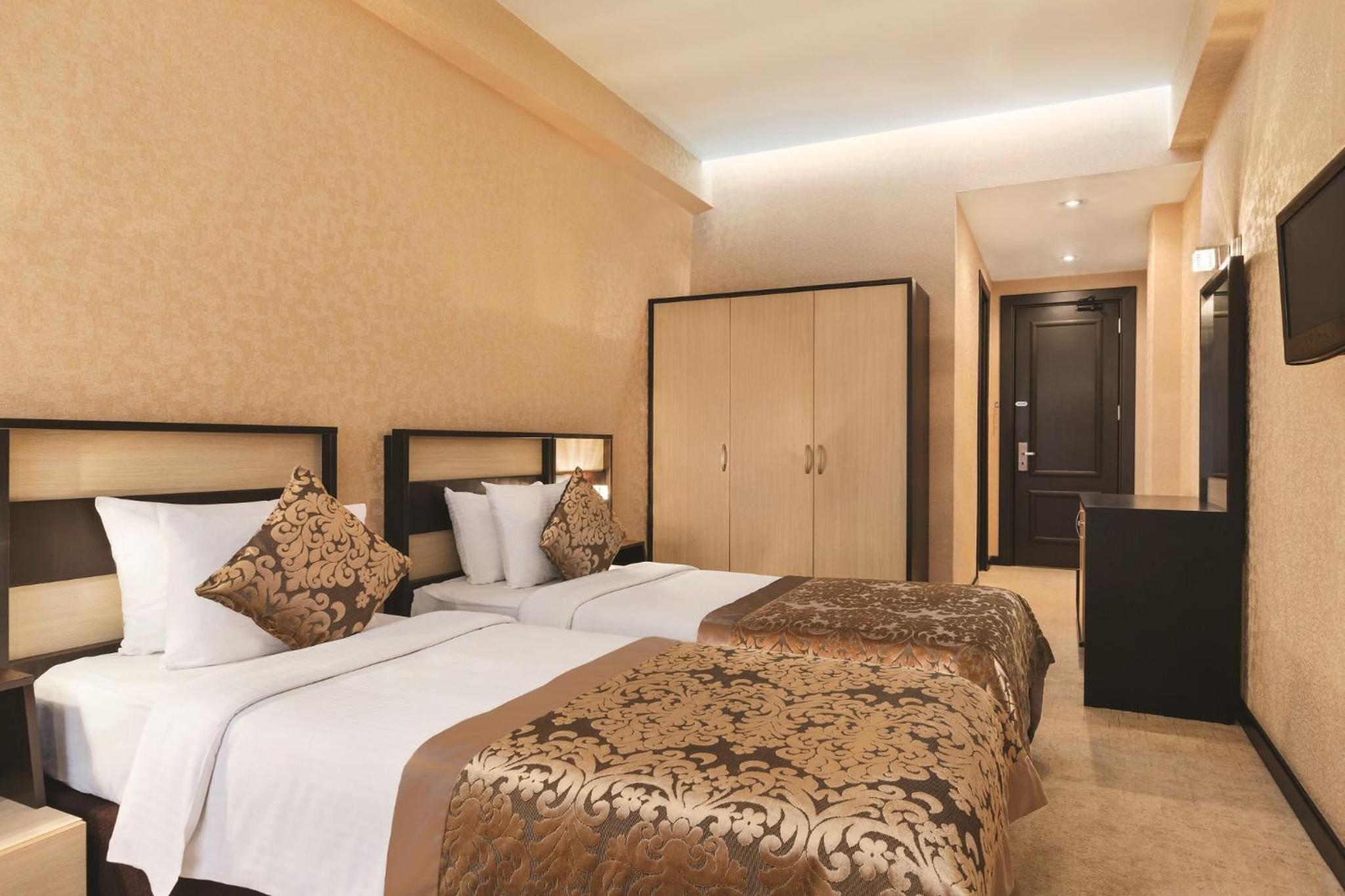 Twin Room - Non-Smoking - Photo 4