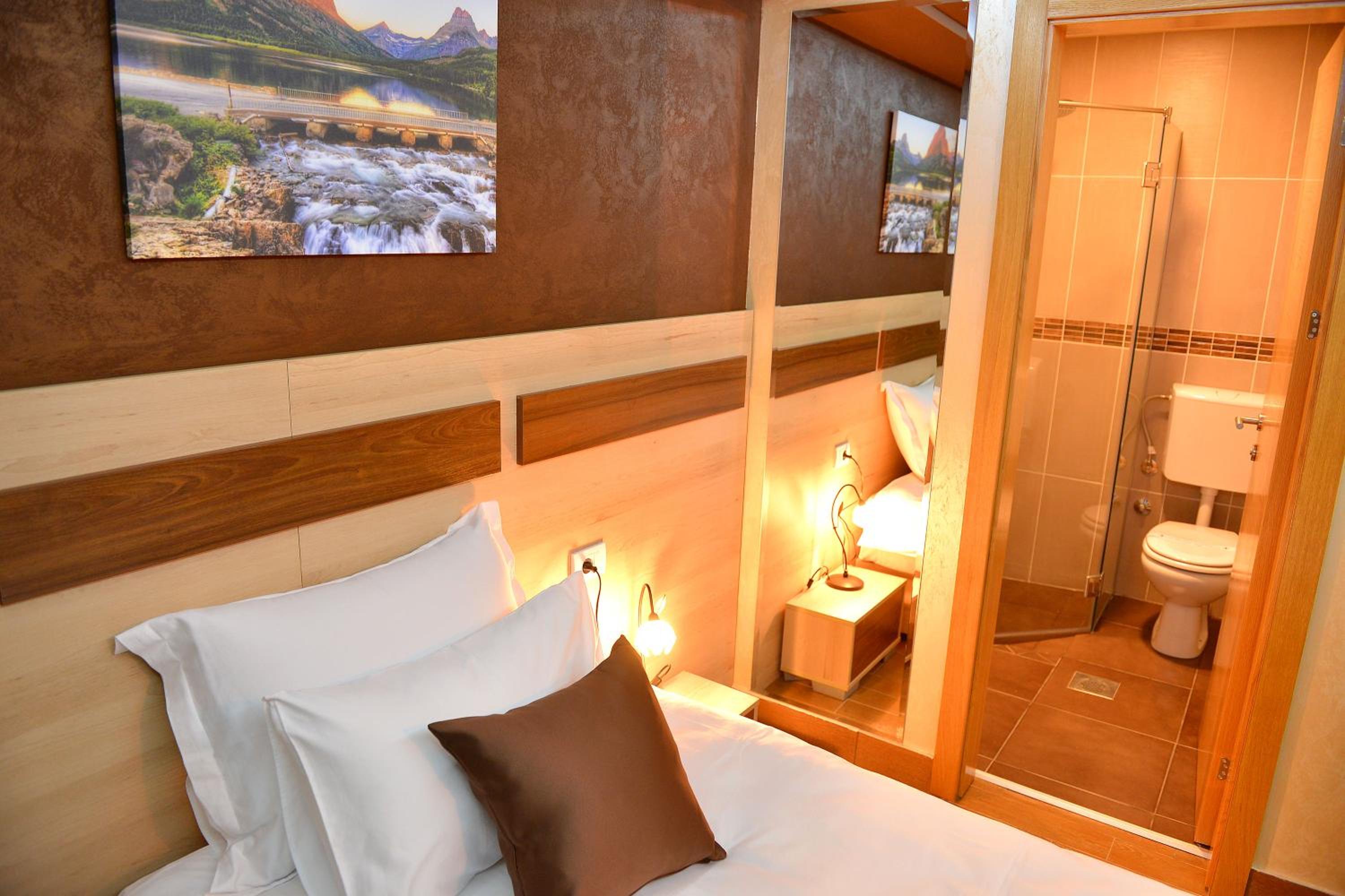 Economy Double Room photo 2