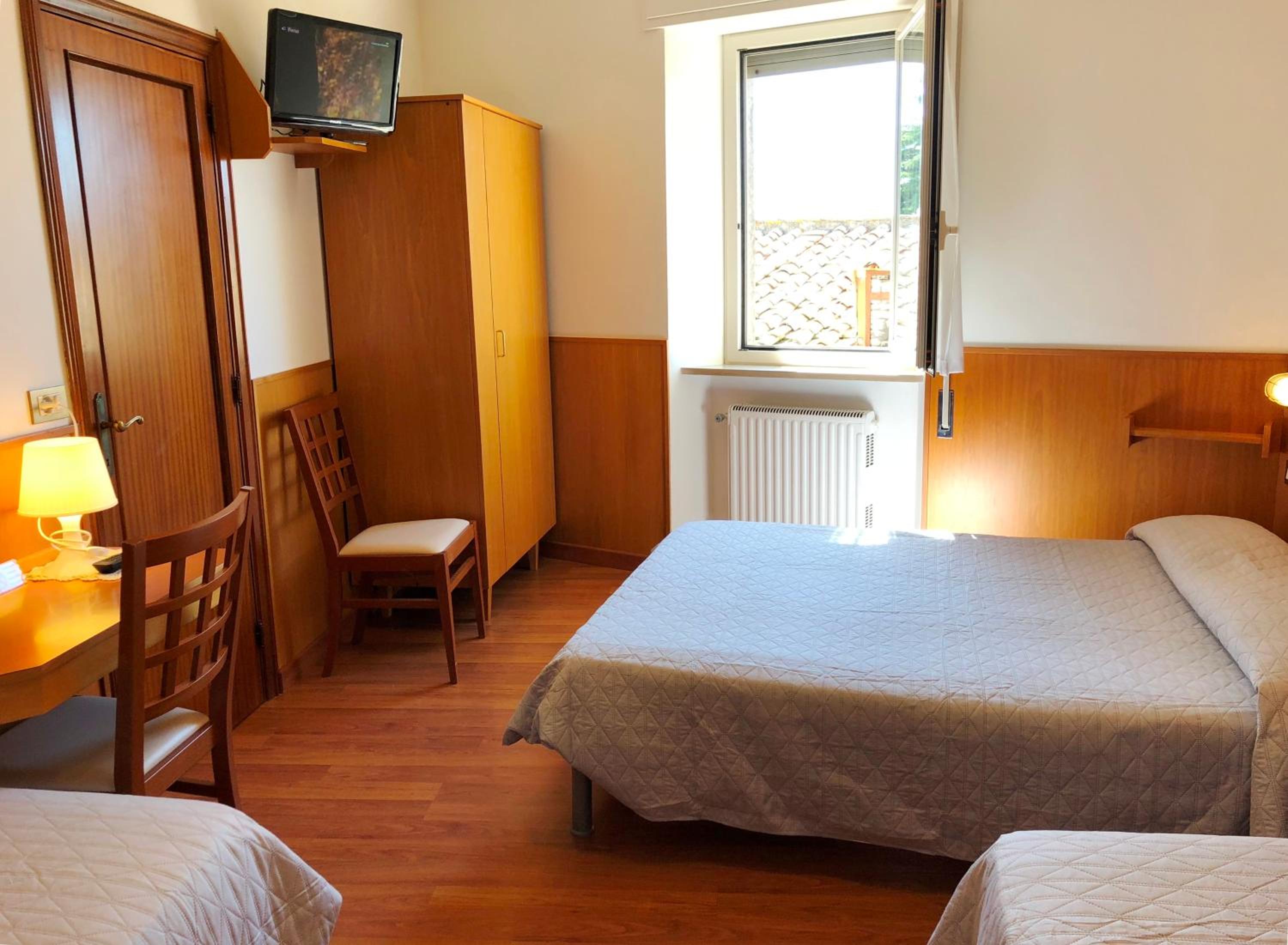 Economy Quadruple Room - Photo 1