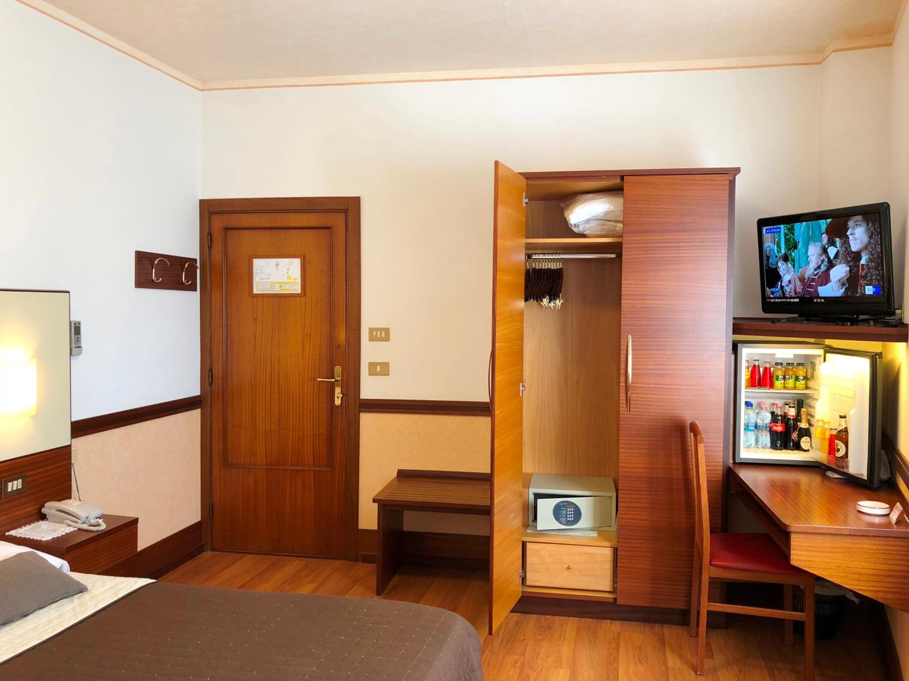 Superior Quadruple Room - Photo 3