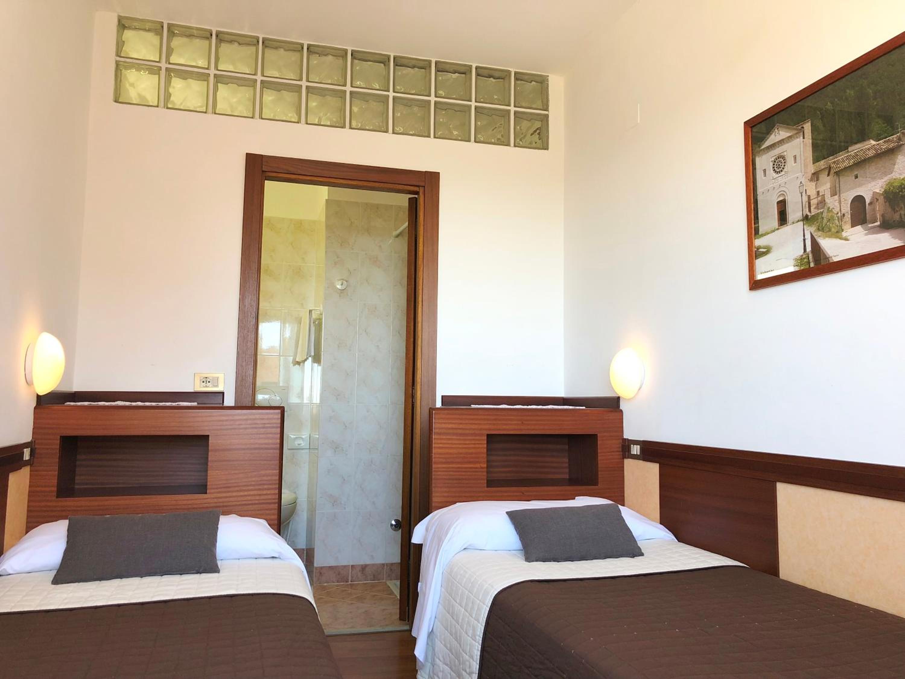 Superior Quadruple Room - Photo 4