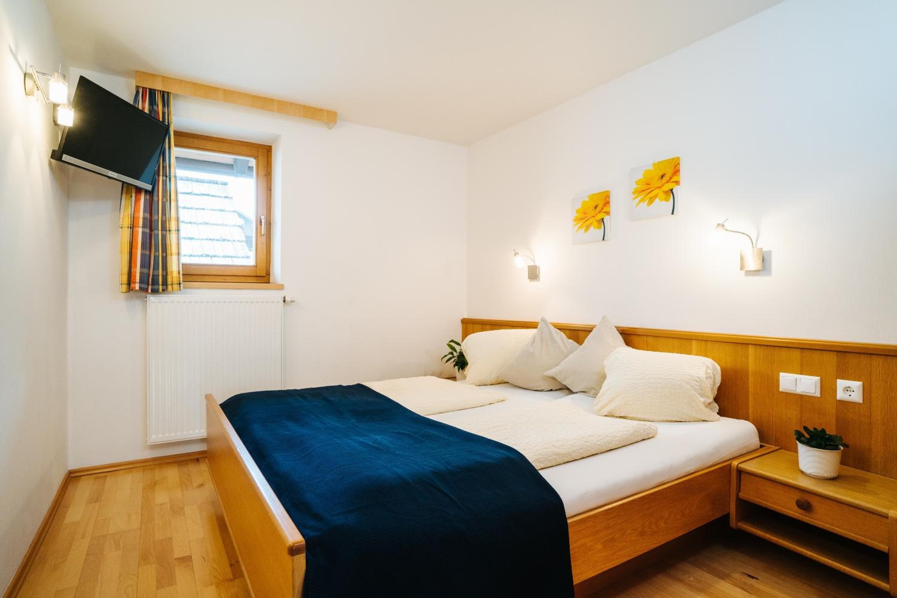 Two-Bedroom Apartment with Lake View photo 2