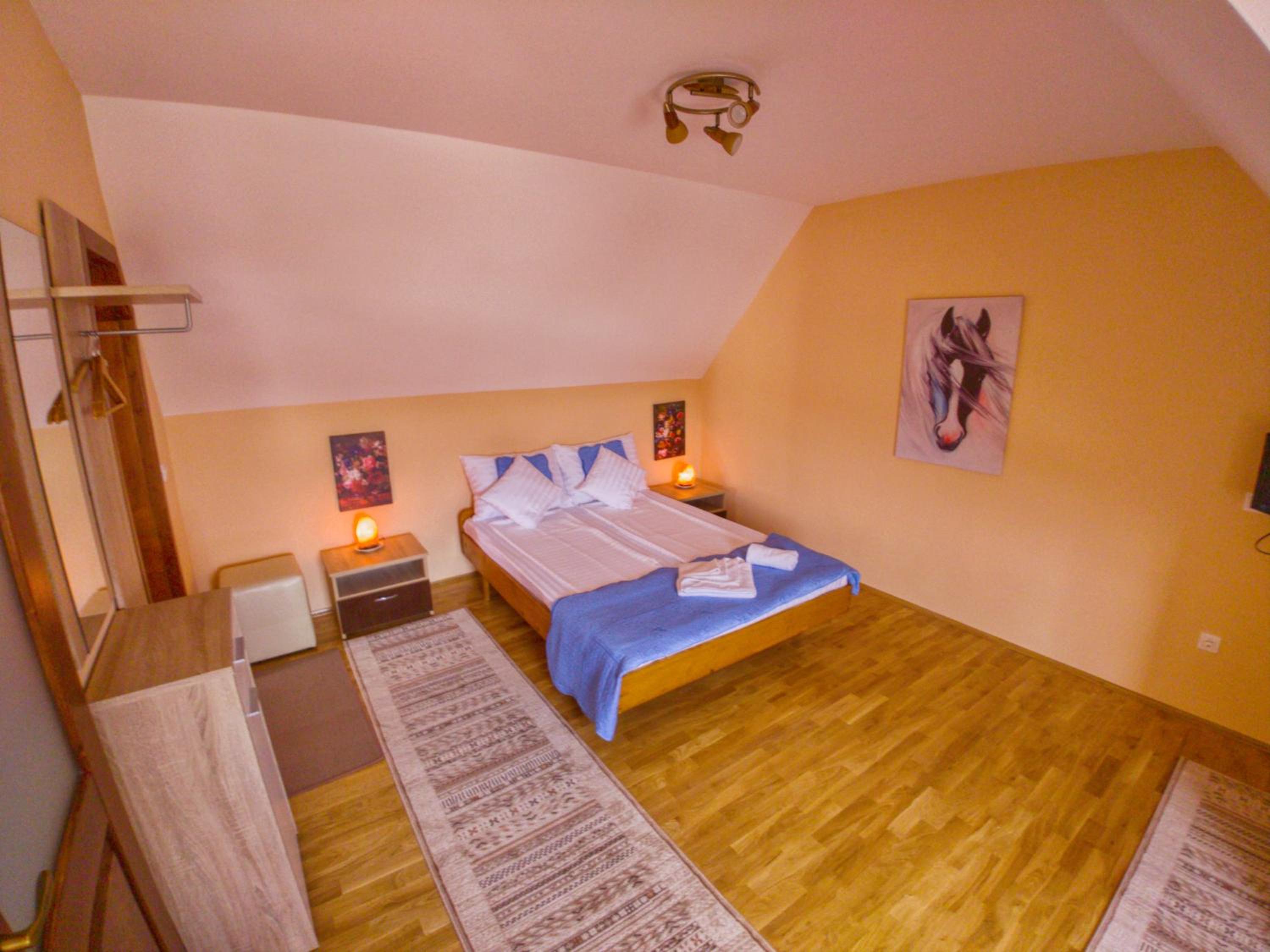 Double Room with Private Bathroom - Photo 2