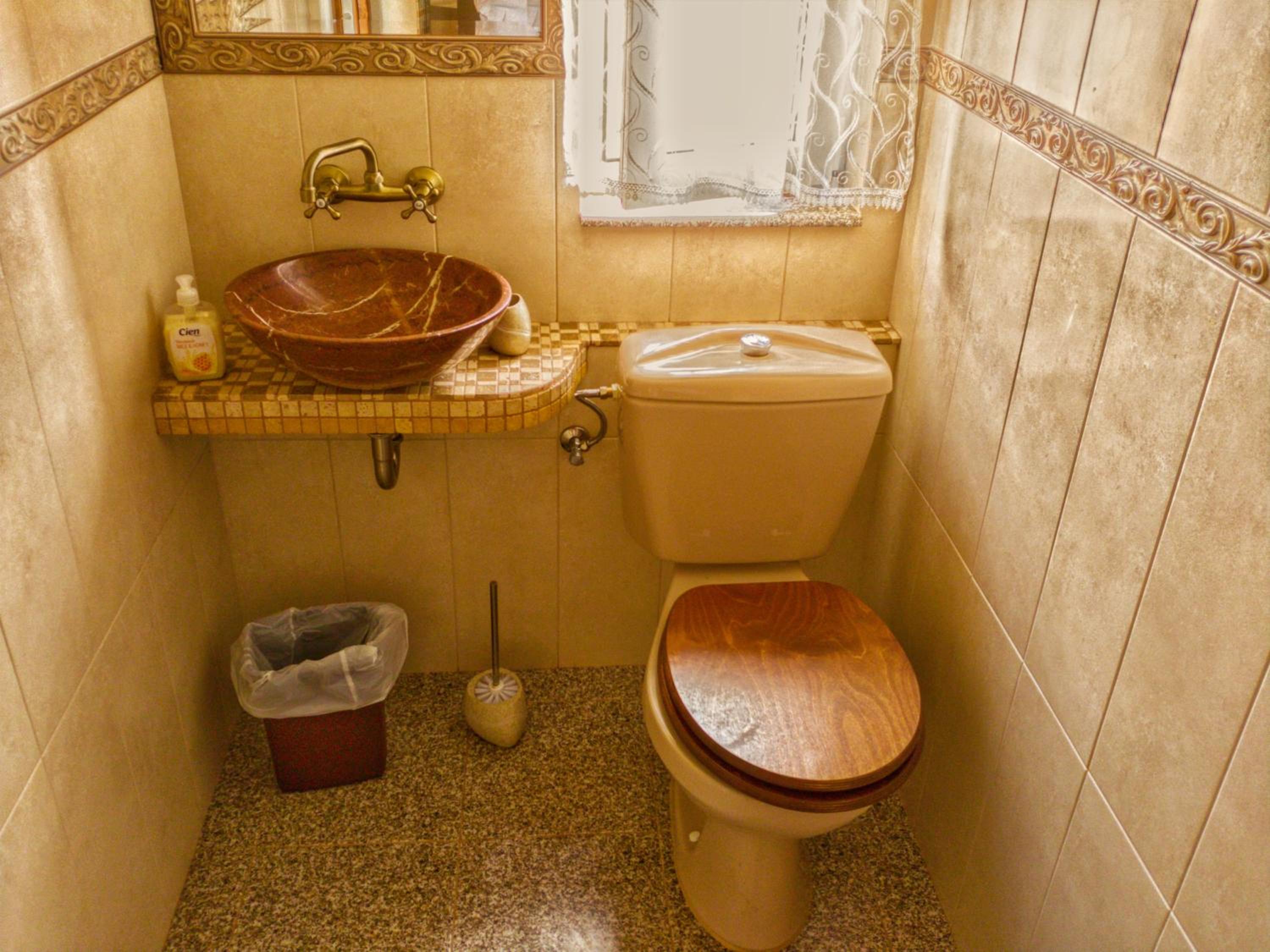 Double Room with Private Bathroom - Photo 3