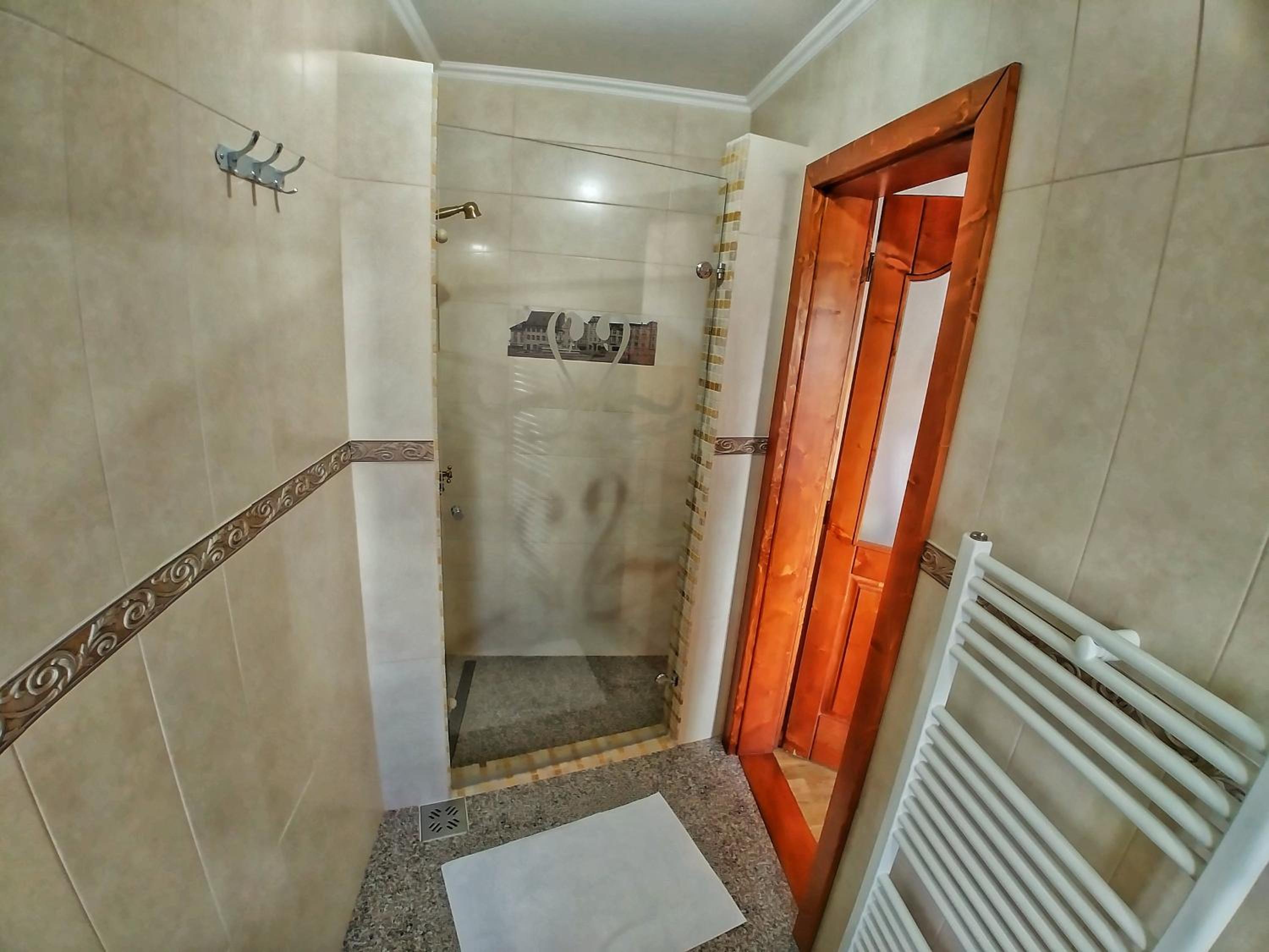 Double Room with Private Bathroom - Photo 5