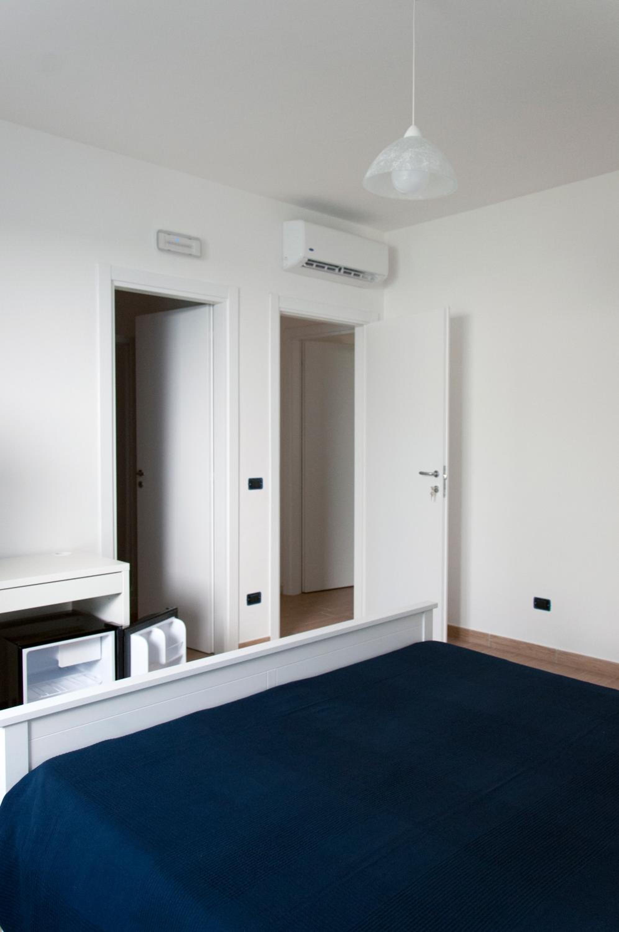 Deluxe Double Room with Extra Bed - Photo 2