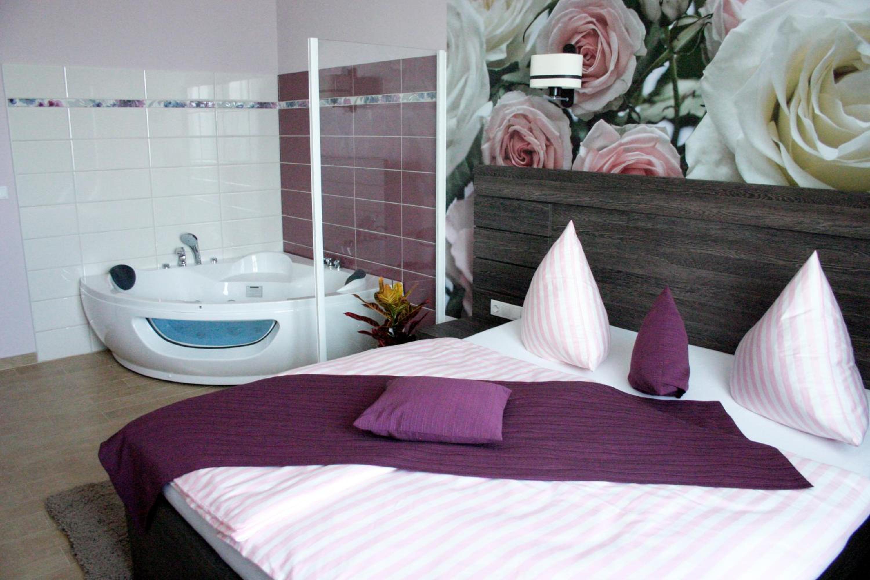 Double Room with Whirlpool photo 2