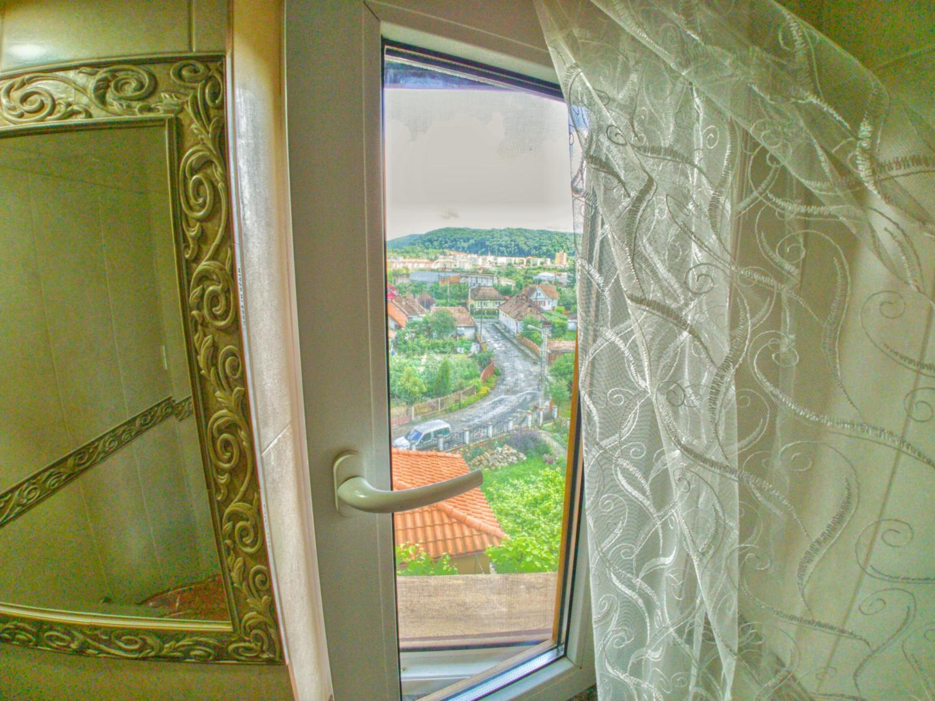 Double Room with Private Bathroom - Photo 9