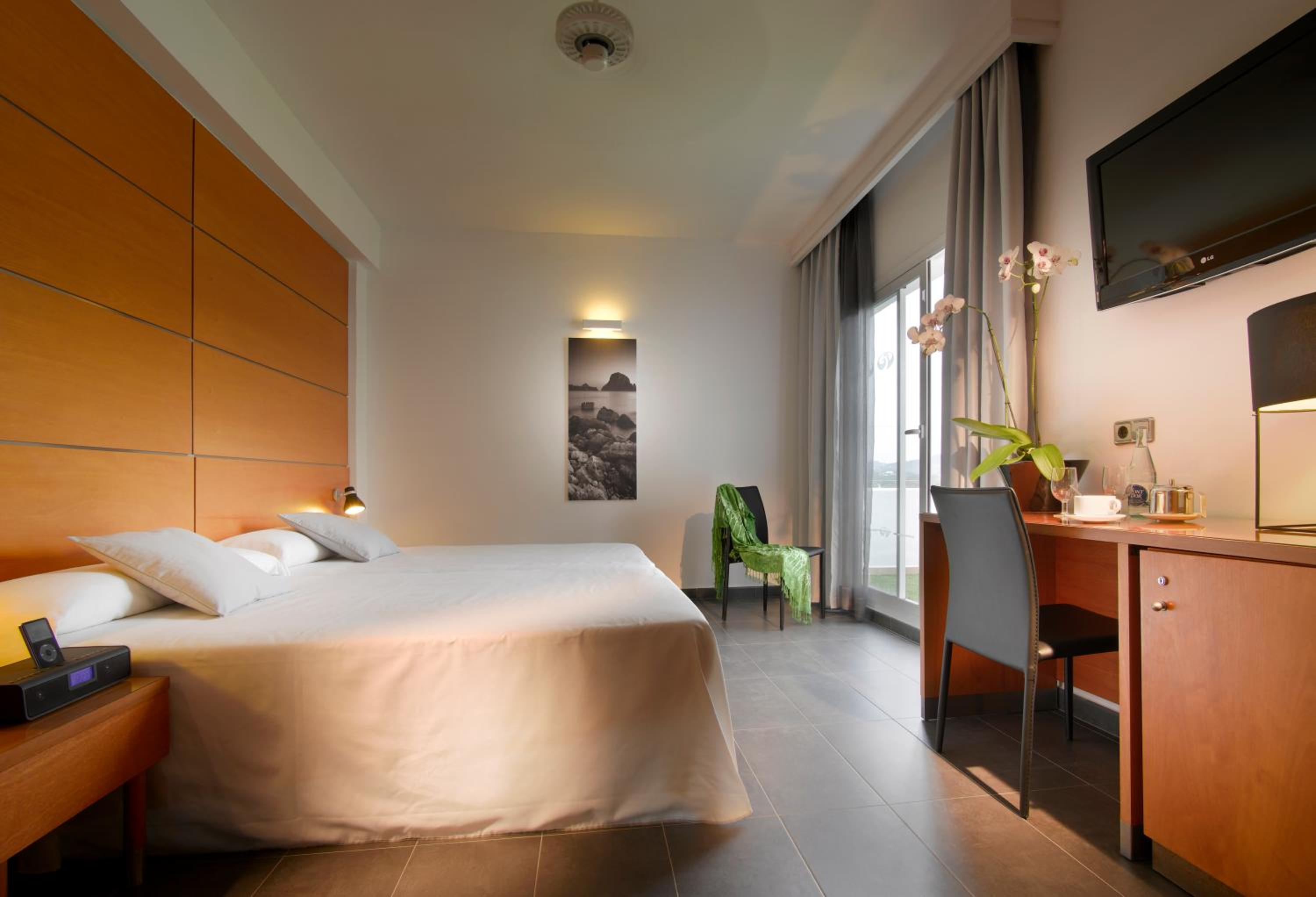 Deluxe Double Room with Beach View photo 1