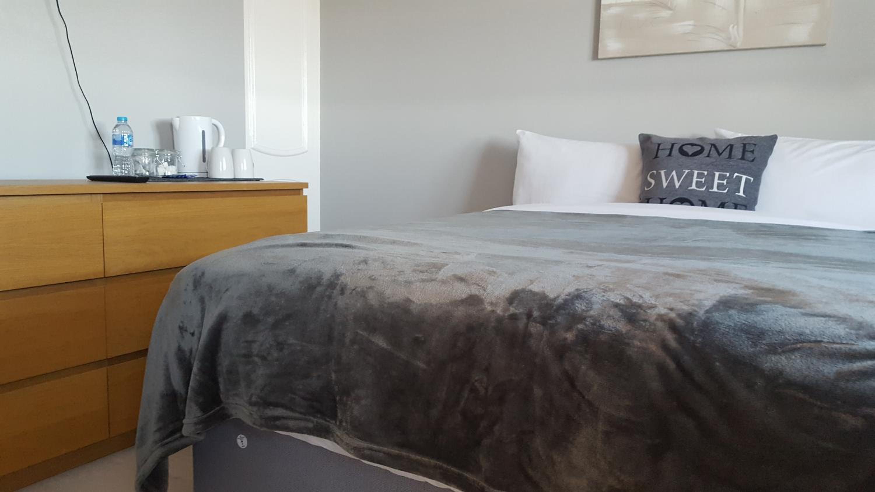 Deluxe Double Room with Shower photo 3