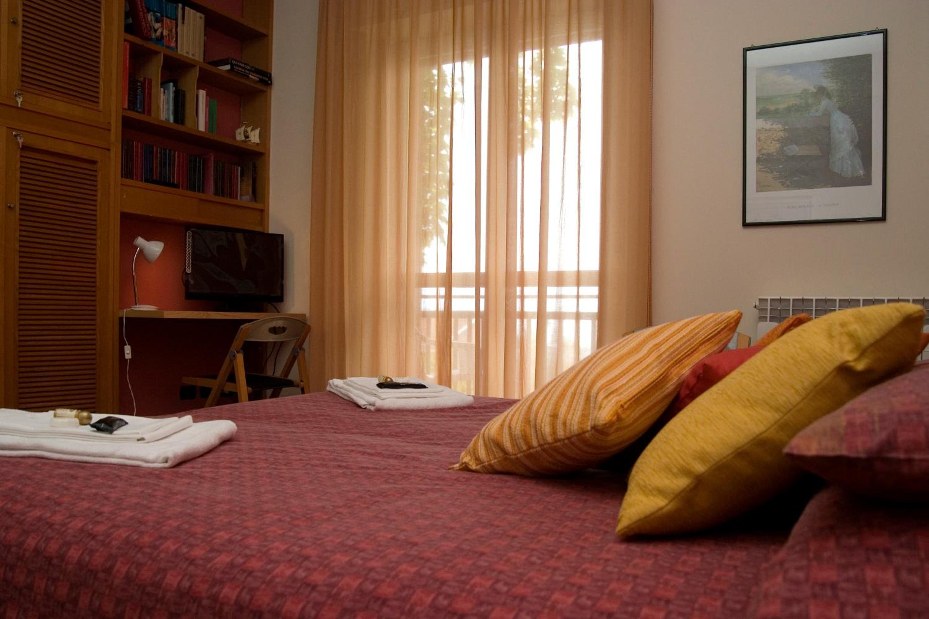 Deluxe Double Room with Balcony - Photo 1