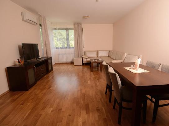 One-Bedroom Apartment - Photo 38