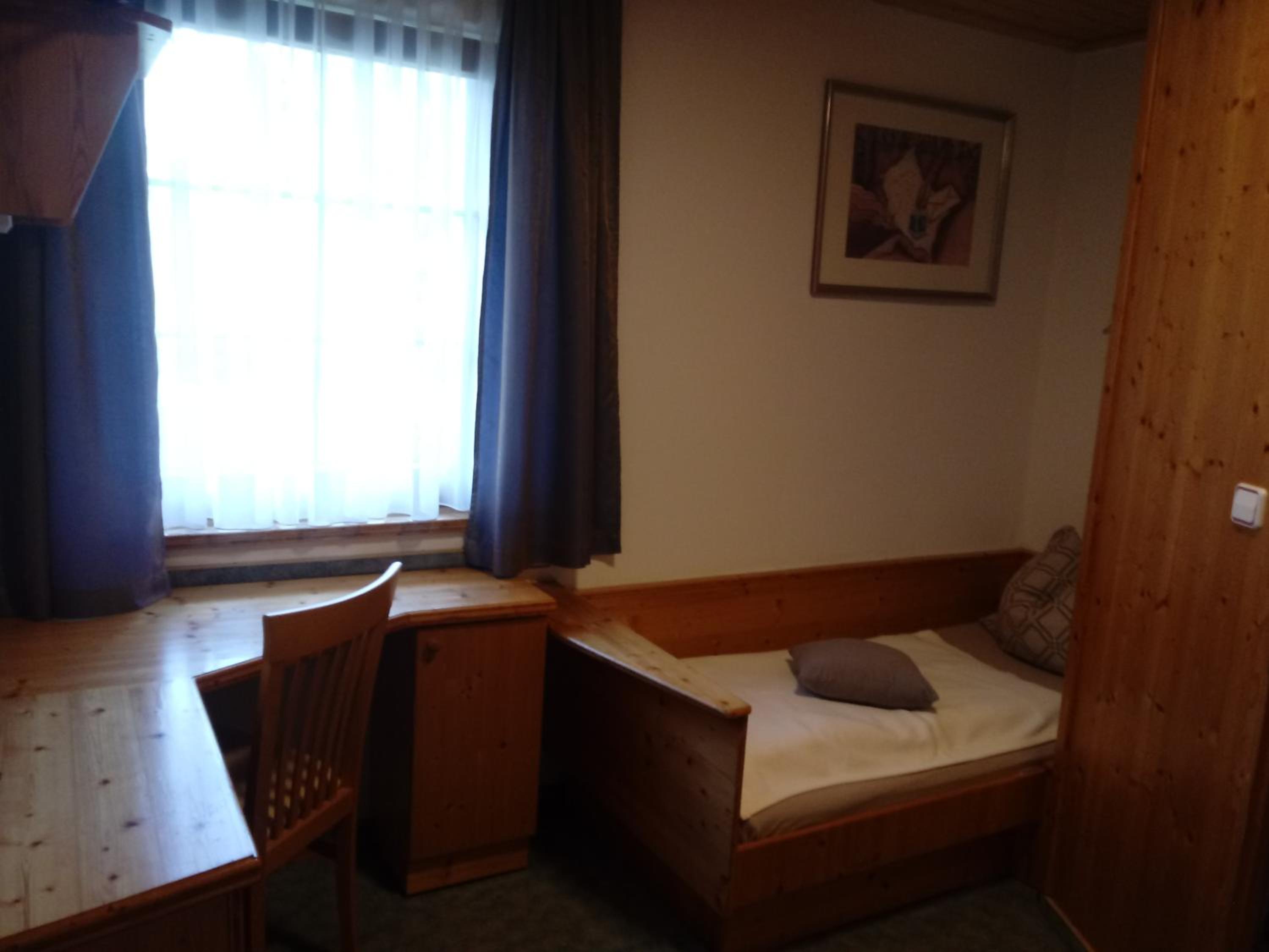 Small Single Room photo 3