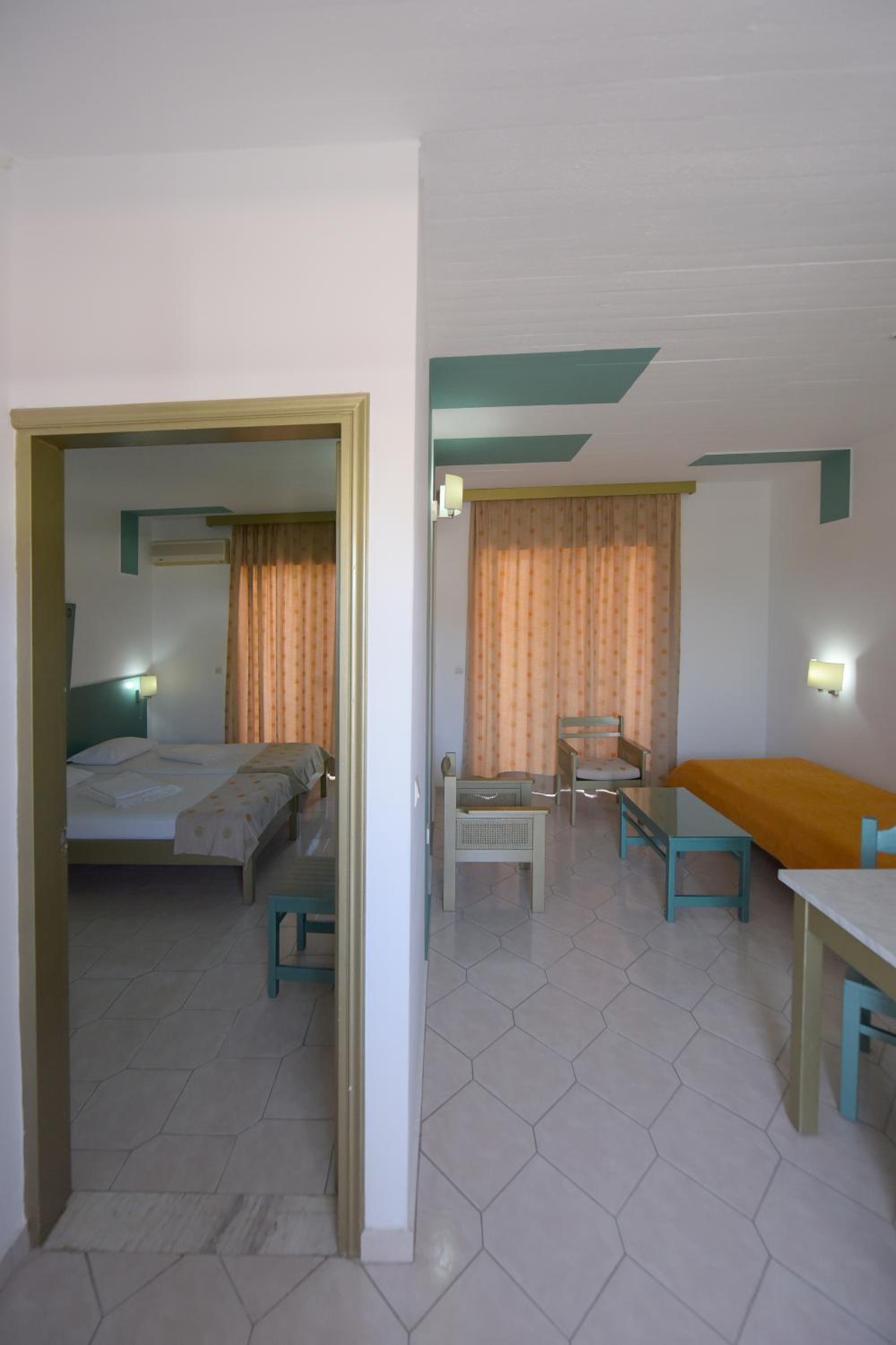  Apartment with Pool View (2-4 Adults) 