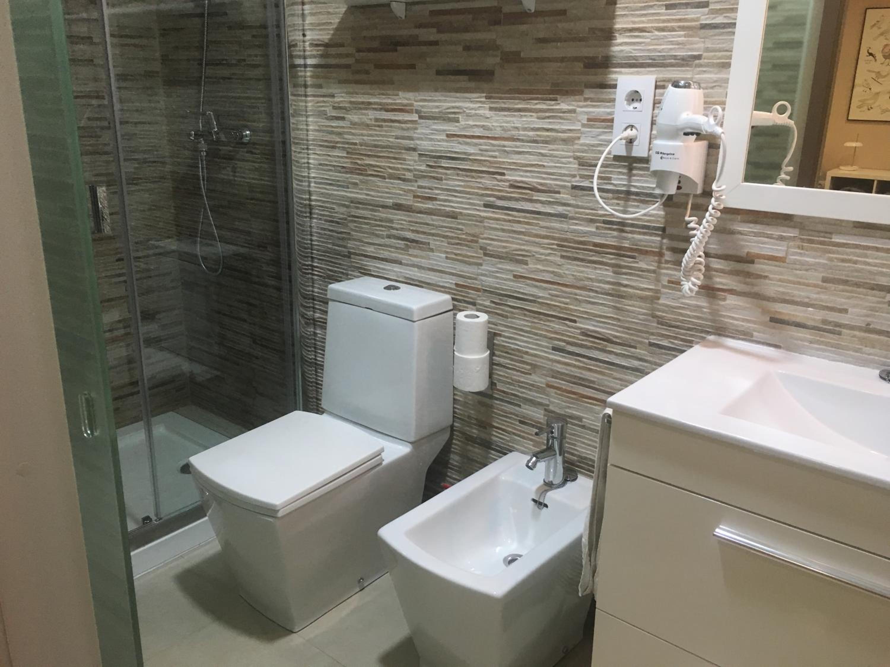Standard Single Room With Private Bathroom photo 2